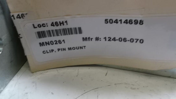 CLIPPING MOUNT 124-06-070 *NEW NO BOX*