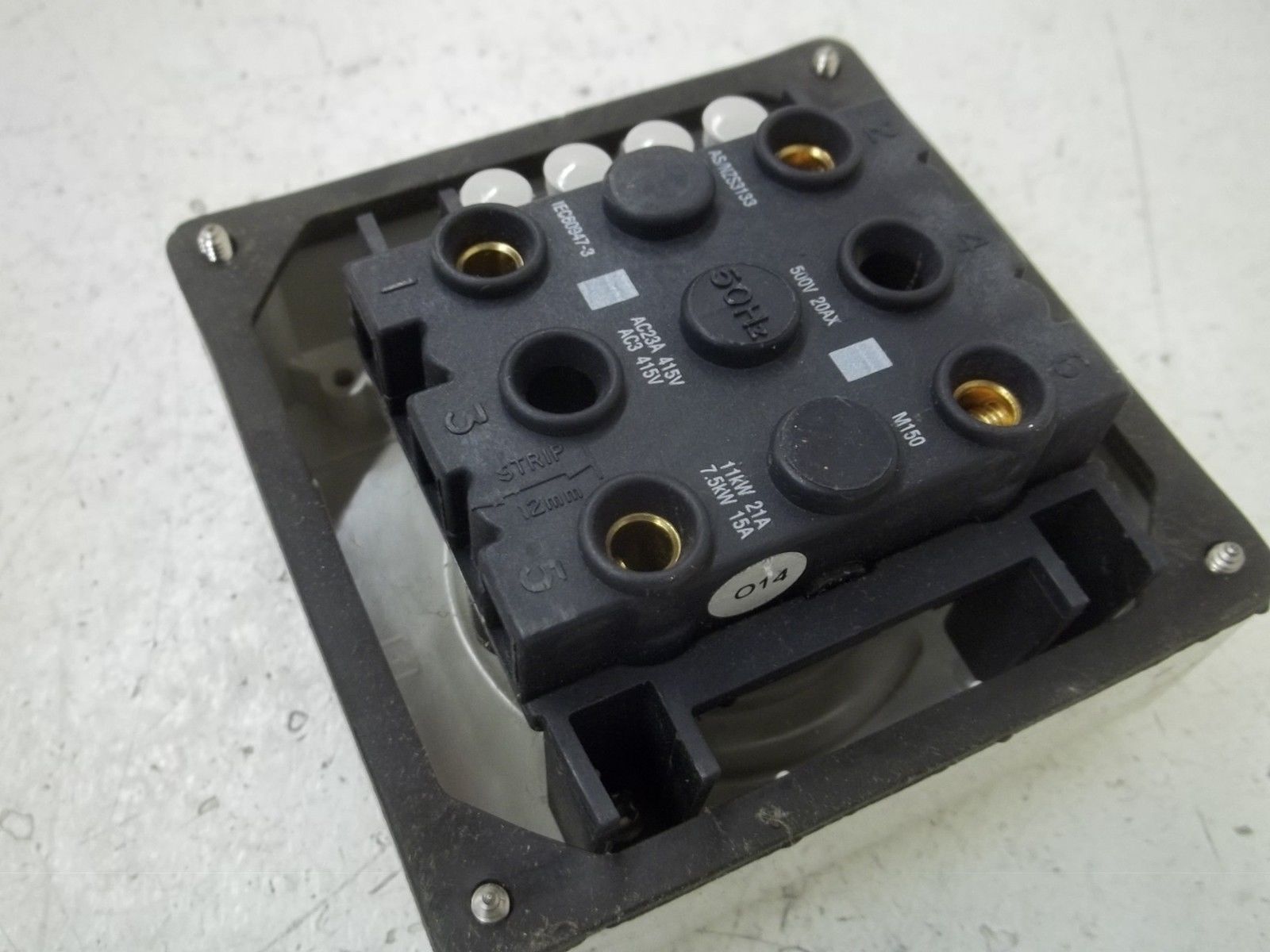 CLIPSAL 56SW220 PLUG SWITCH UNMP