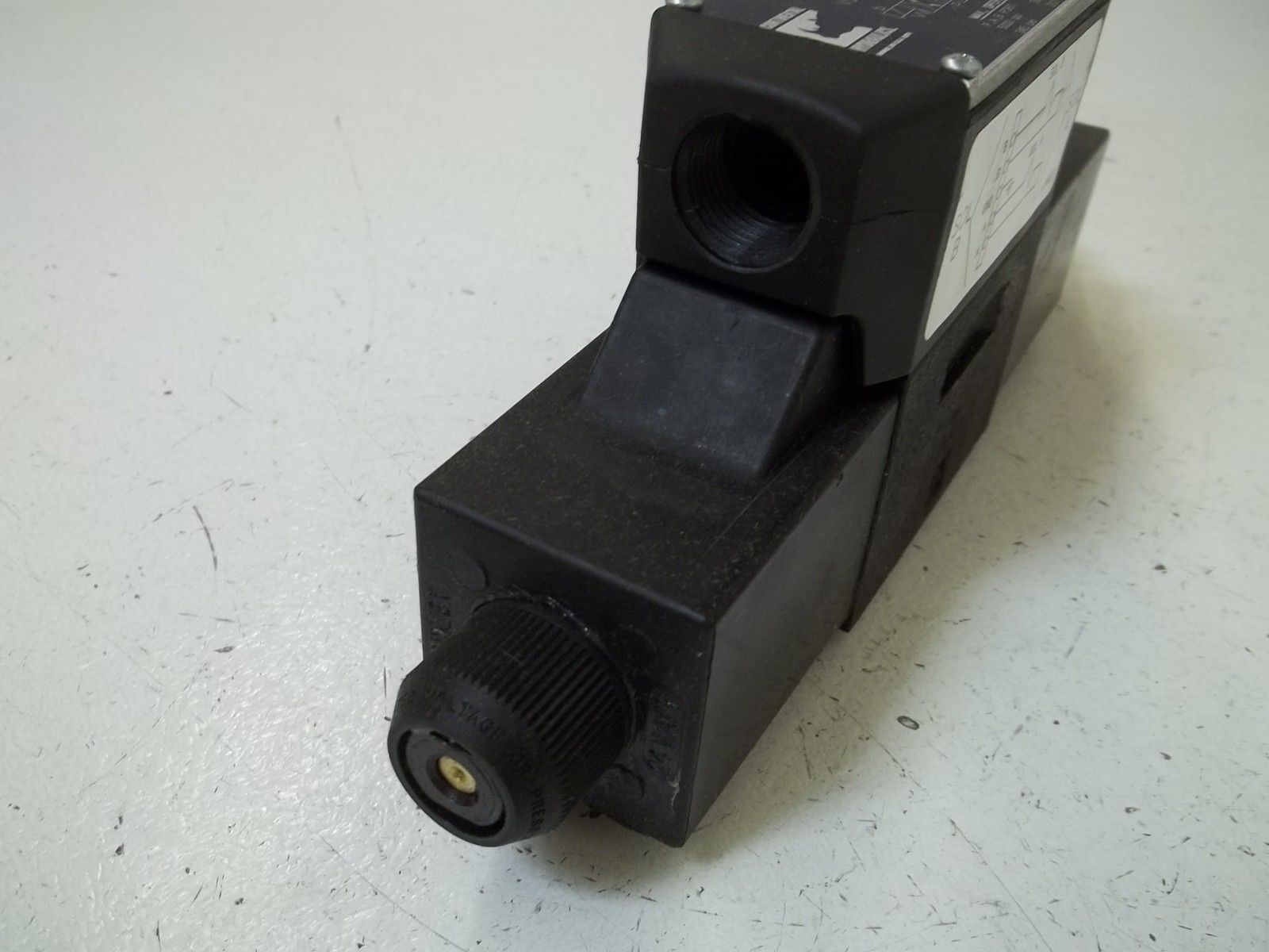CONTINENTAL HYDRAULICS  VSD03M-3A-GWDB-70L-B  CONTROL VALVENSMP