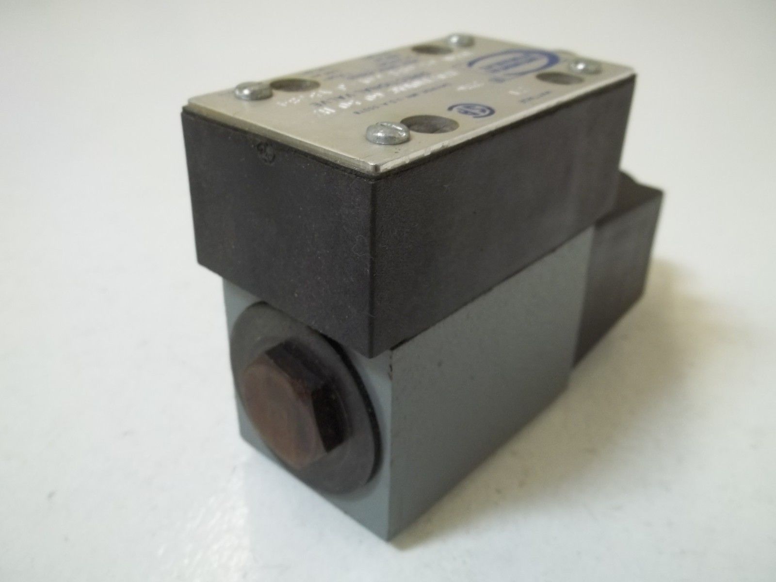 CONTINENTAL HYDRAULIC VS5M-6-GBT-60L-J-Y5784  DIRECTIONAL VALVE UNMP