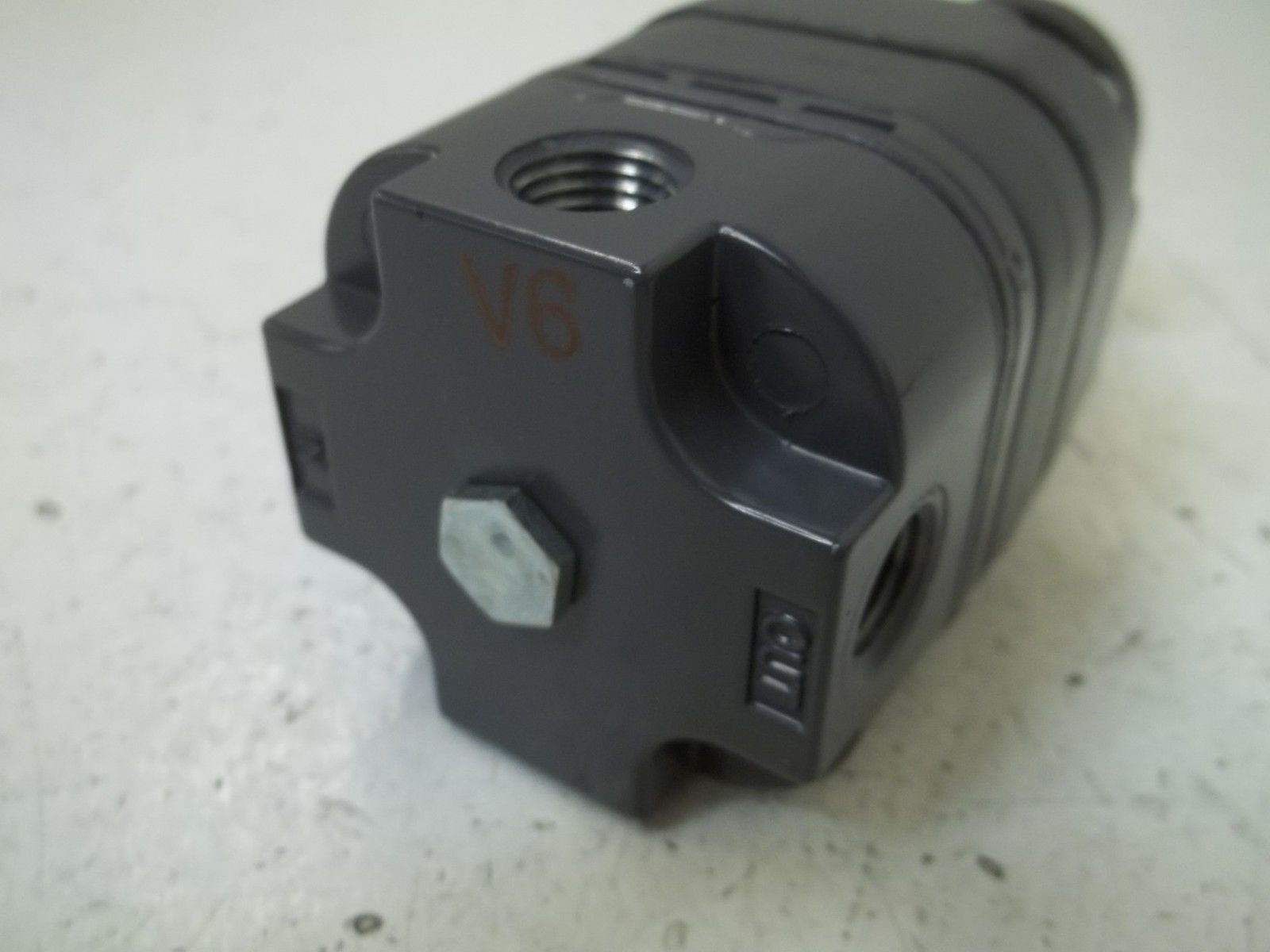 CONTROL AIR INC. 100-BANI 1/4" NPT REGULATOR 2-40 PSI NSMP