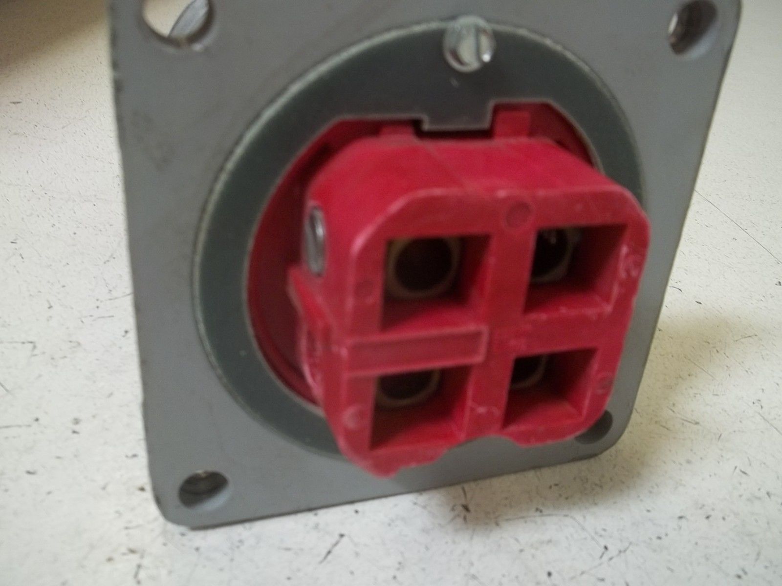 CROUSE-HINDS AR1047 RECEPTACLE UNMP
