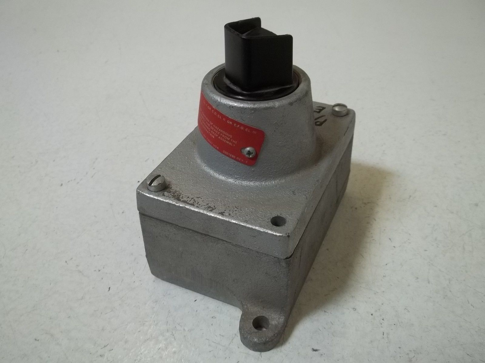 CROUSE-HINDS EFD2437 EXPLOSION PROOF  PUSH BUTTON SWITCH UNMP