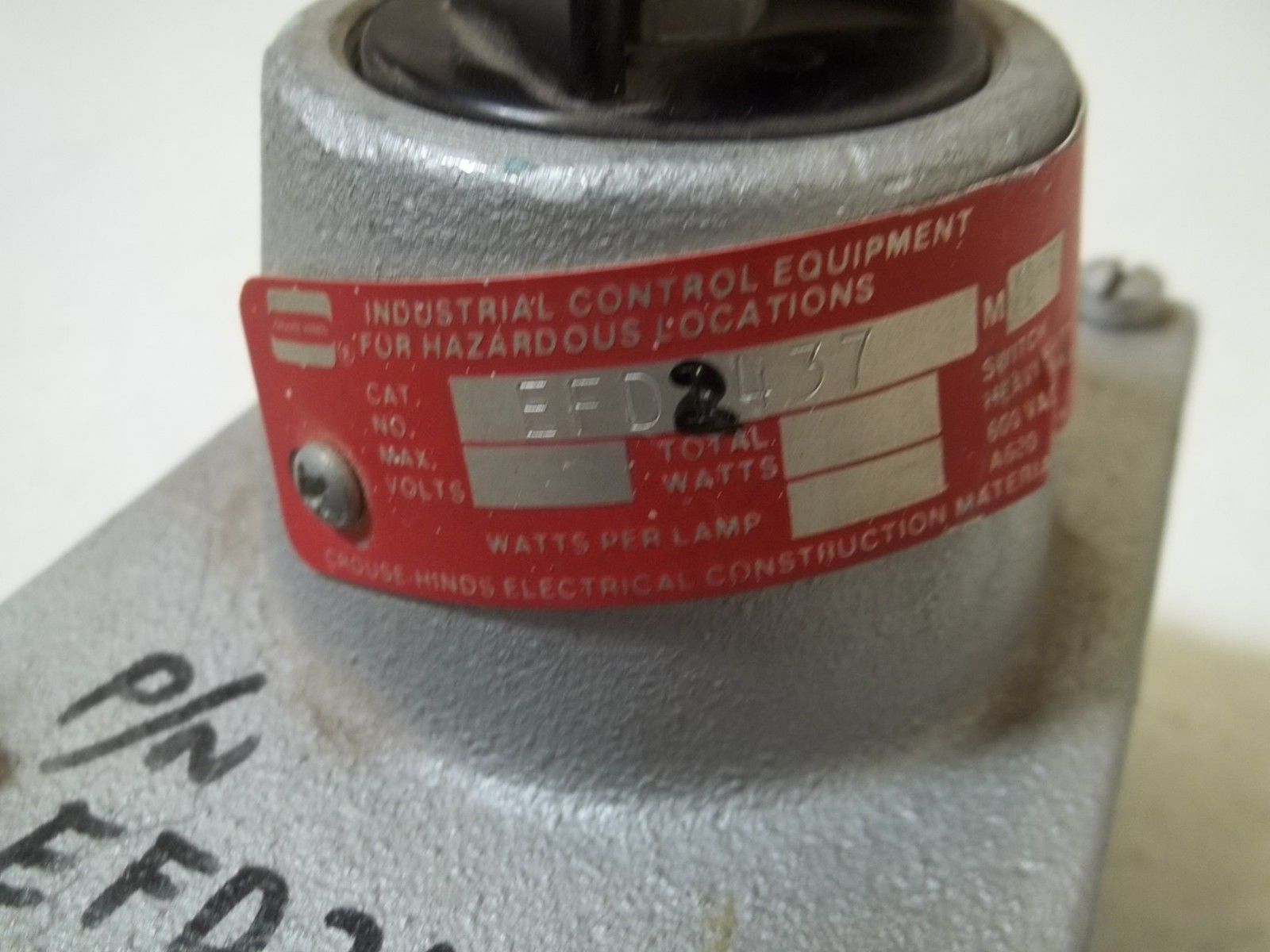 CROUSE-HINDS EFD2437 EXPLOSION PROOF  PUSH BUTTON SWITCH UNMP
