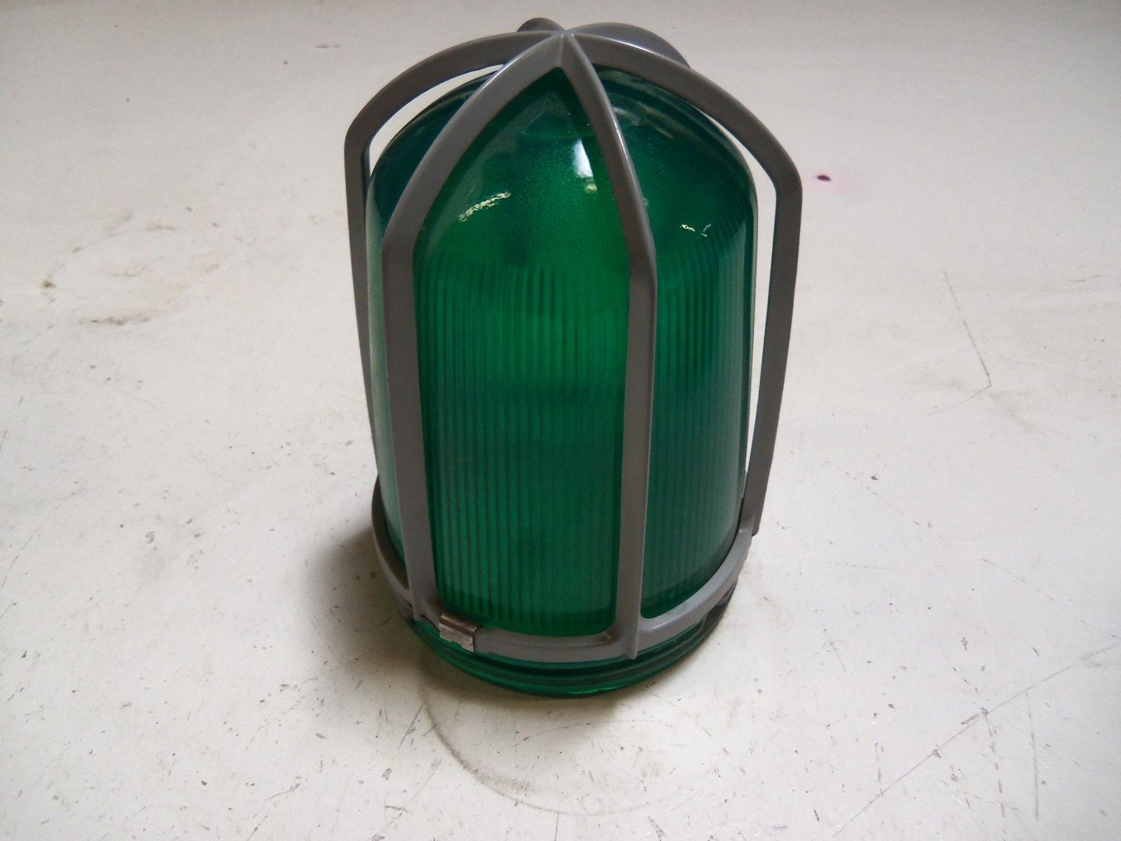 CROUSE-HINDS G24G GREEN GLASS GLOBE NSMP