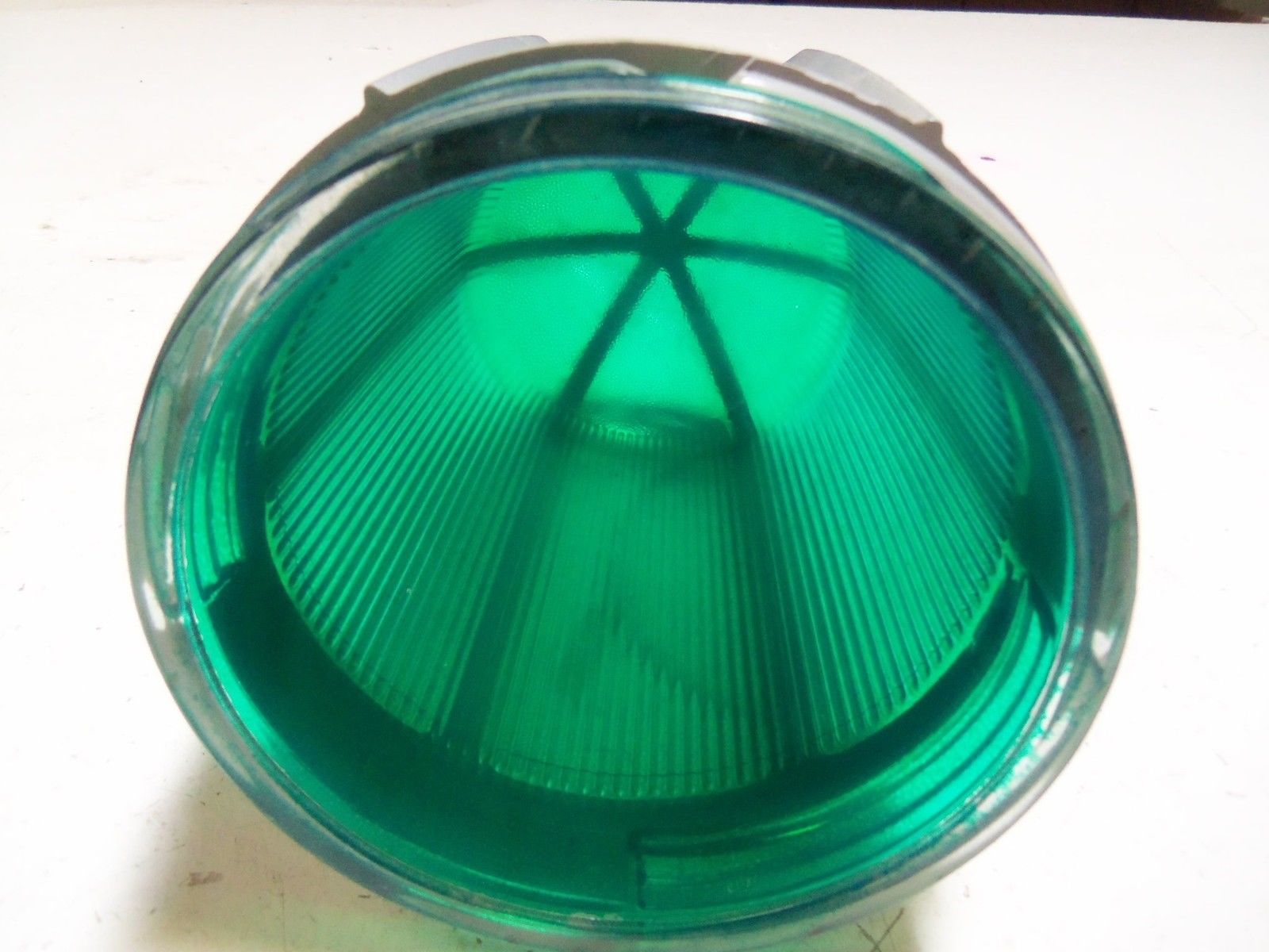 CROUSE-HINDS G24G GREEN GLASS GLOBE NSMP