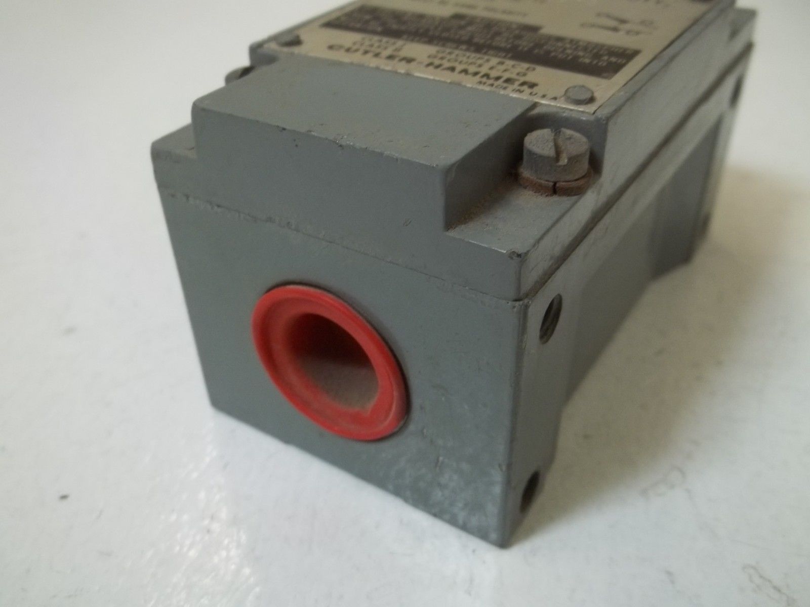 CUTLER HAMMER 10316H1067C LIMIT SWITCH UNMP