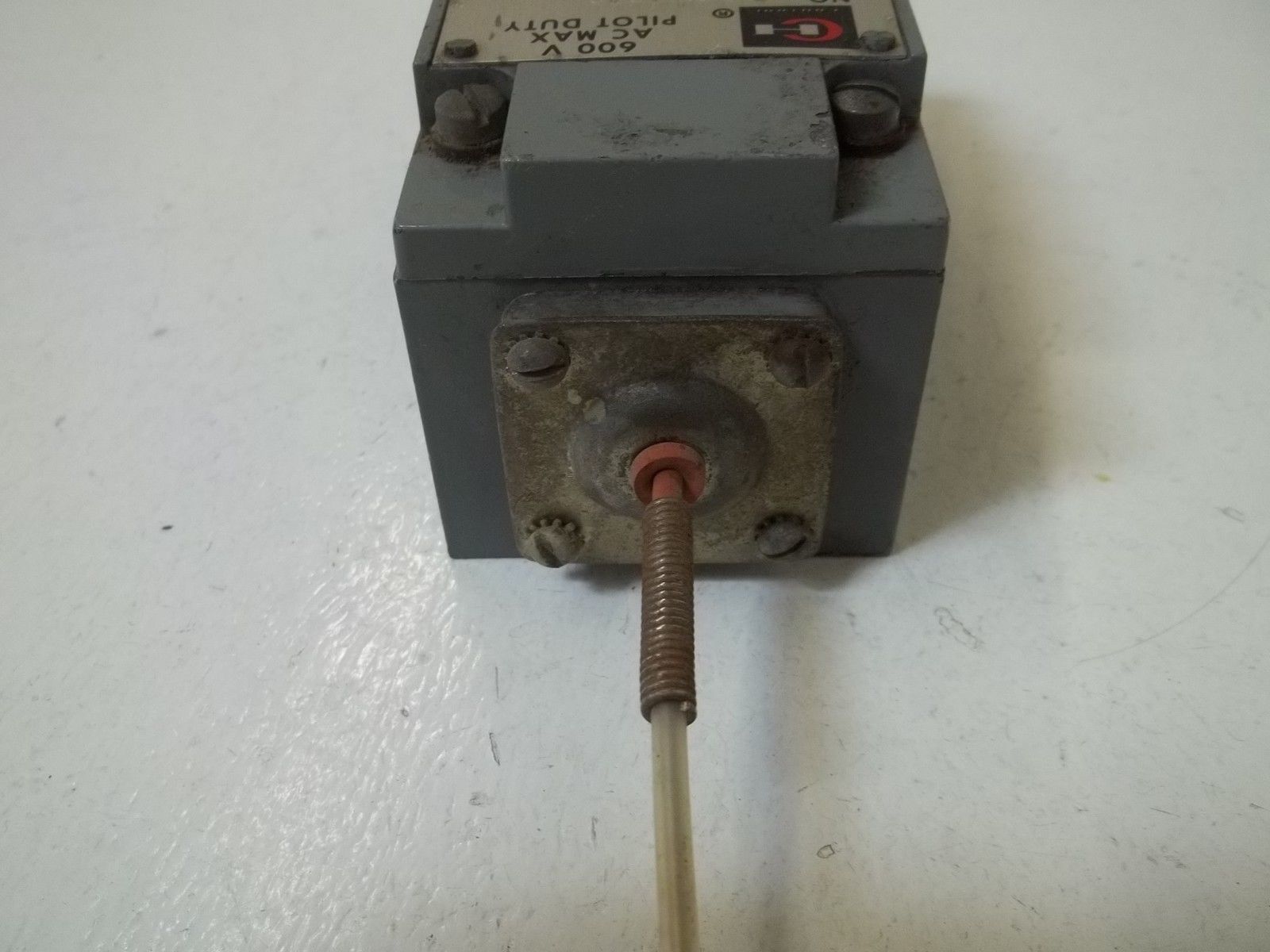 CUTLER HAMMER 10316H1067C LIMIT SWITCH UNMP