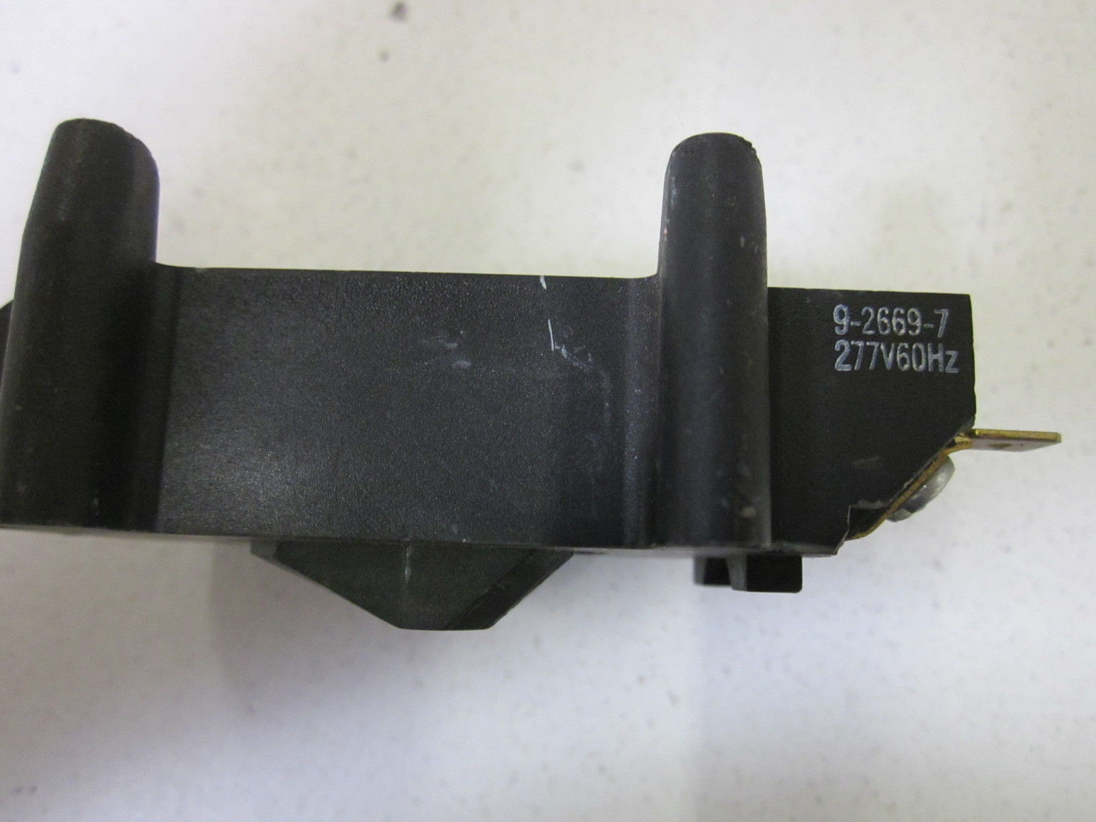 CUTLER HAMMER 92669-7 277V UNMP