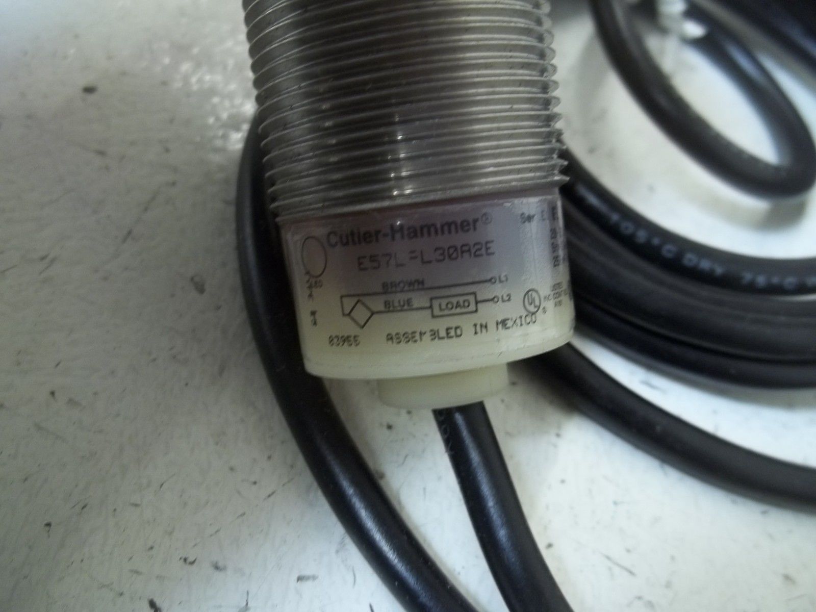 CUTLER HAMMER E57LFL30A2E SER.E INDUCTIVE PROXIMITY SENSOR UNMP