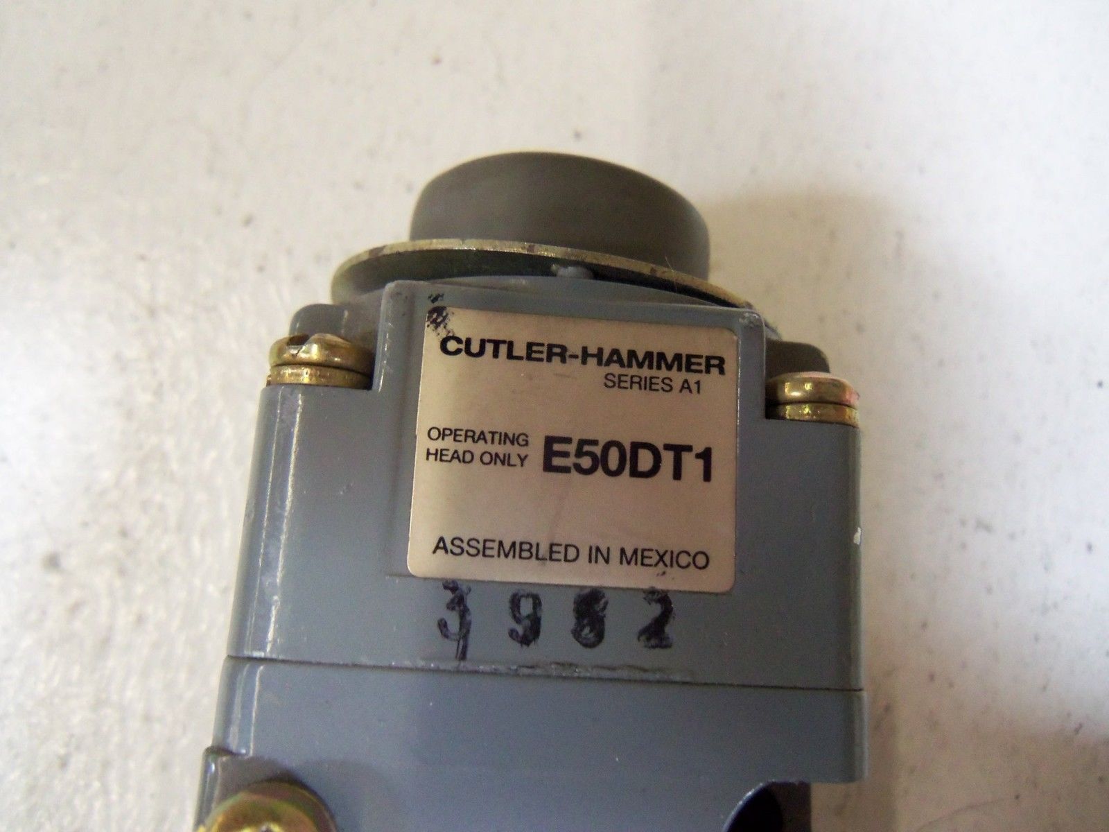 CUTLER HAMMER LIMIT SWITCH E50DT1 SERIES A1 UNMP