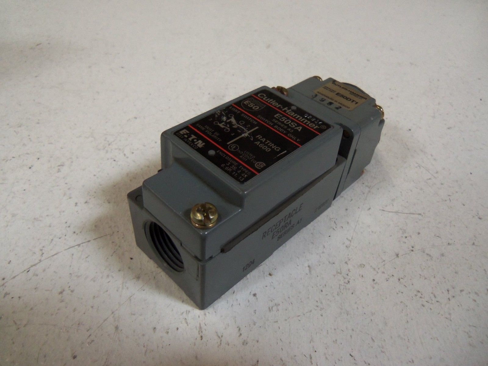 CUTLER HAMMER LIMIT SWITCH E50DT1 SERIES A1 UNMP
