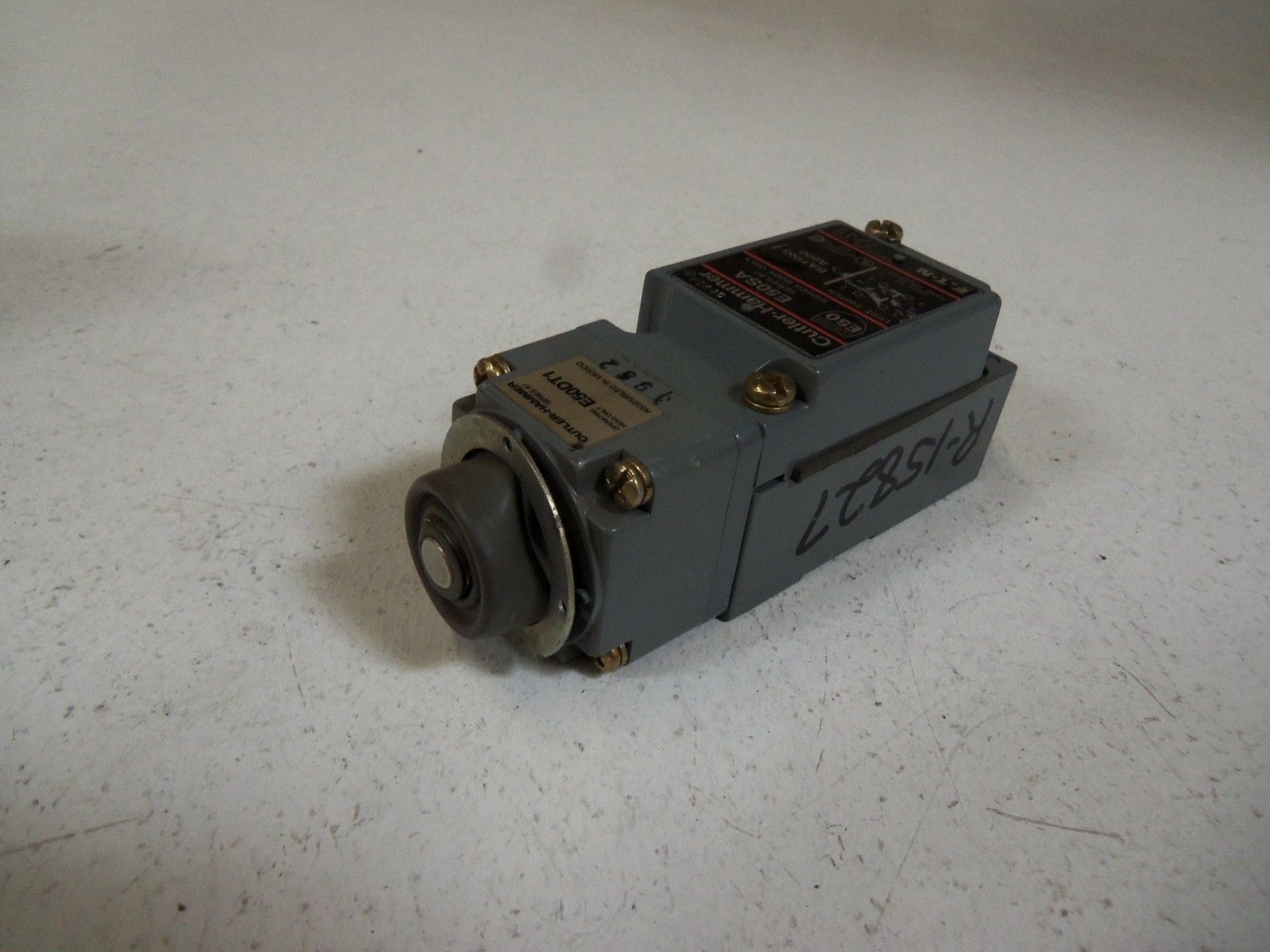 CUTLER HAMMER LIMIT SWITCH E50DT1 SERIES A1 UNMP