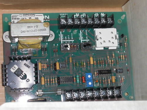CUTLER HAMMER 8161B-1X2 PHOTOELECTRIC CONTROLLER NSMP