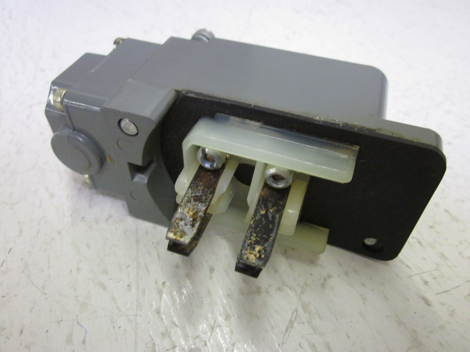 CUTLER HAMMER 10316H5865C (AS PICTURED) UNMP