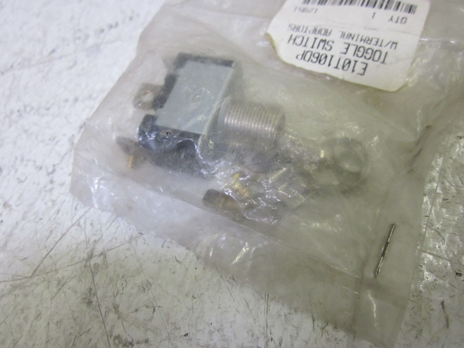 CUTLER HAMMER E10T106DP TOGGLE SWITCH W/ TERMINAL ADAPTERS NSMP