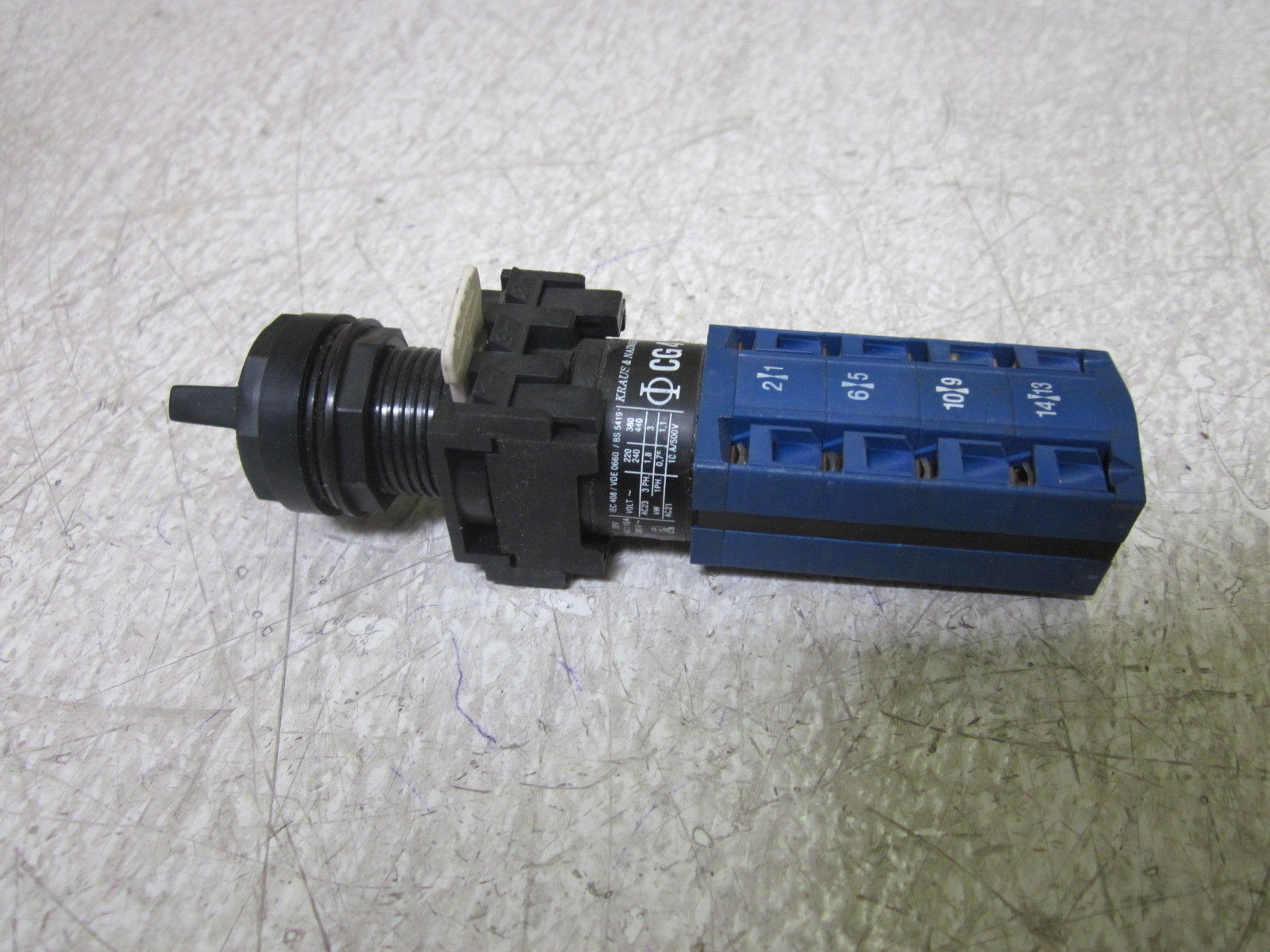 CUTLER HAMMER  E22LDB8Y1 10A 300V ROTARY SWITCH UNMP
