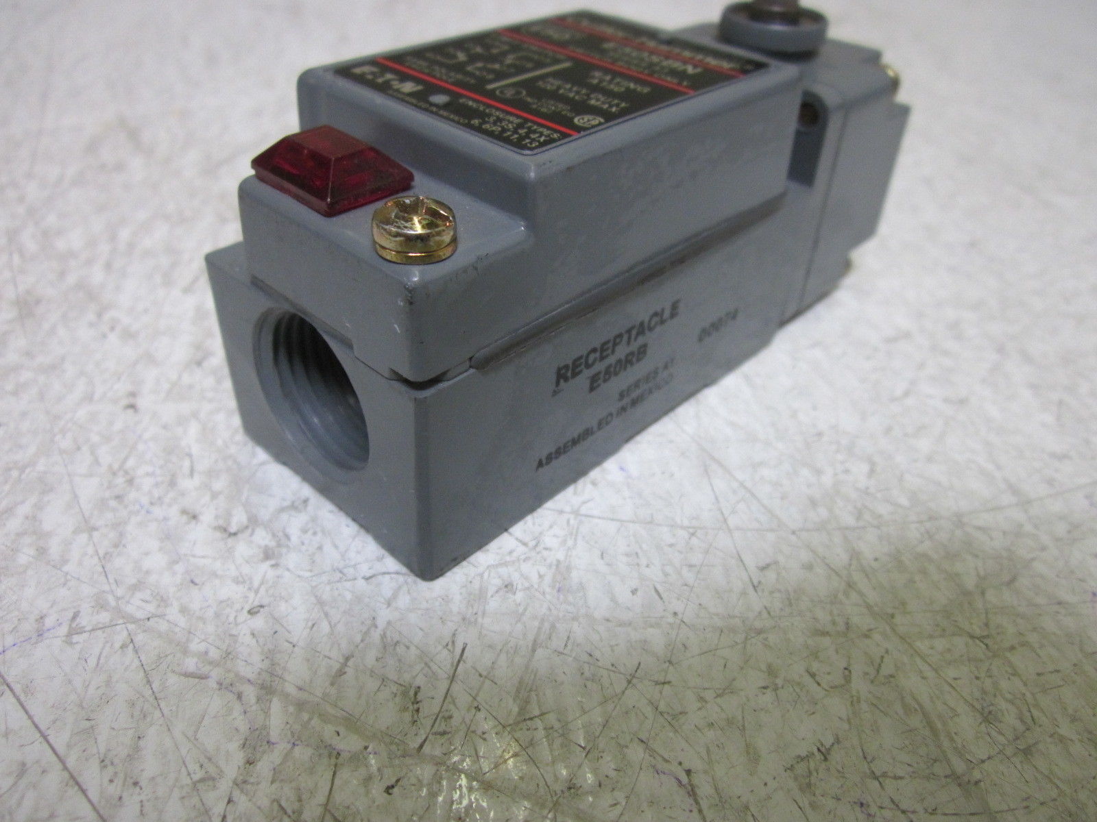 CUTLER HAMMER E50SBN SER. A3LIMIT SWITCH  W/ E50DR SER.A1 OPERATOR HEAD UNMP