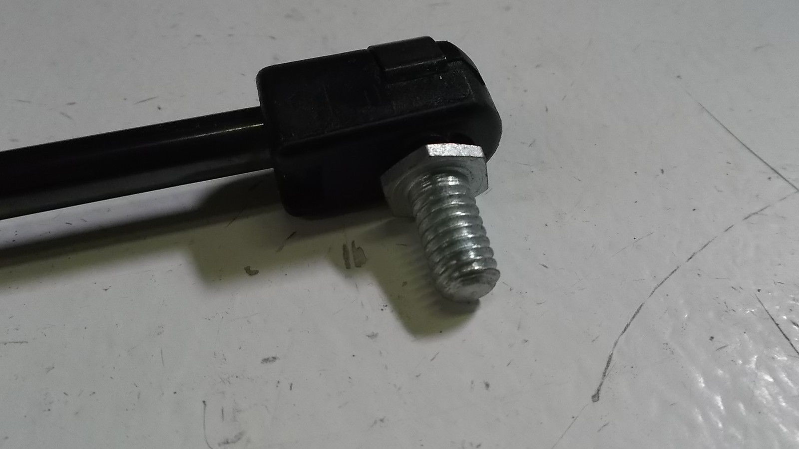 CYLINDER, GAS WITH SWIVEL BALL STUD 596A4069 NSNP