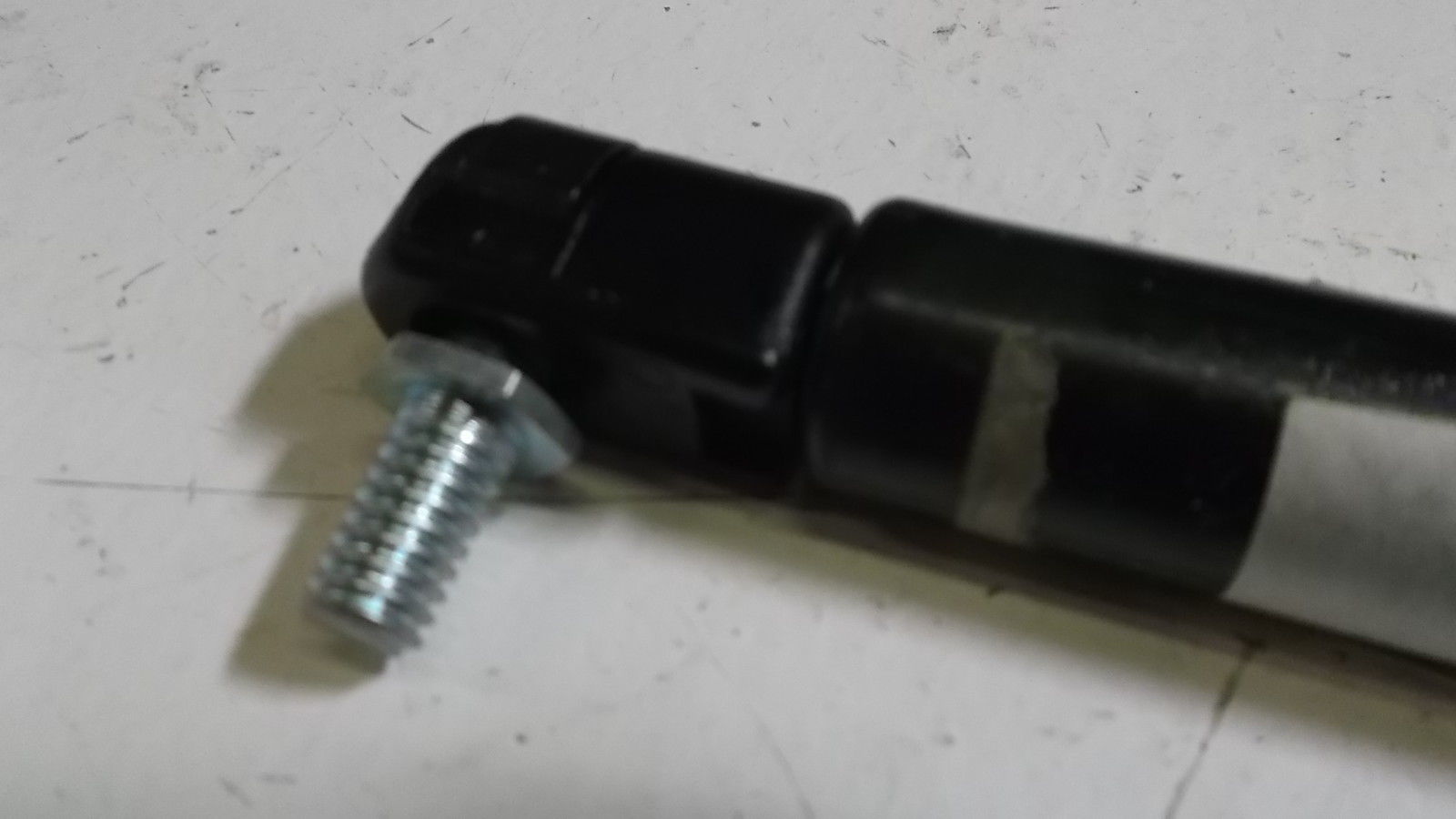 CYLINDER, GAS WITH SWIVEL BALL STUD 596A4069 NSNP