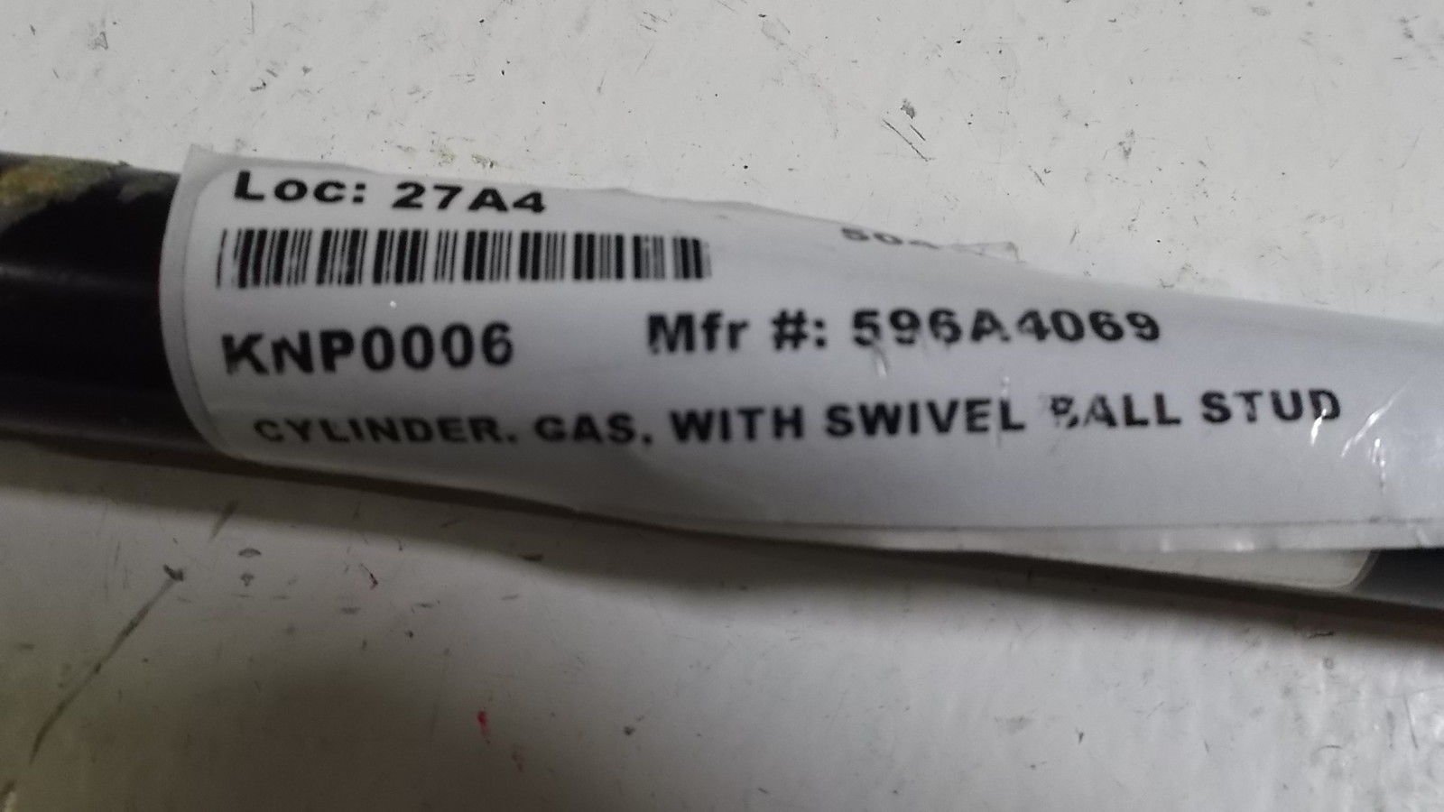 CYLINDER, GAS WITH SWIVEL BALL STUD 596A4069 NSNP