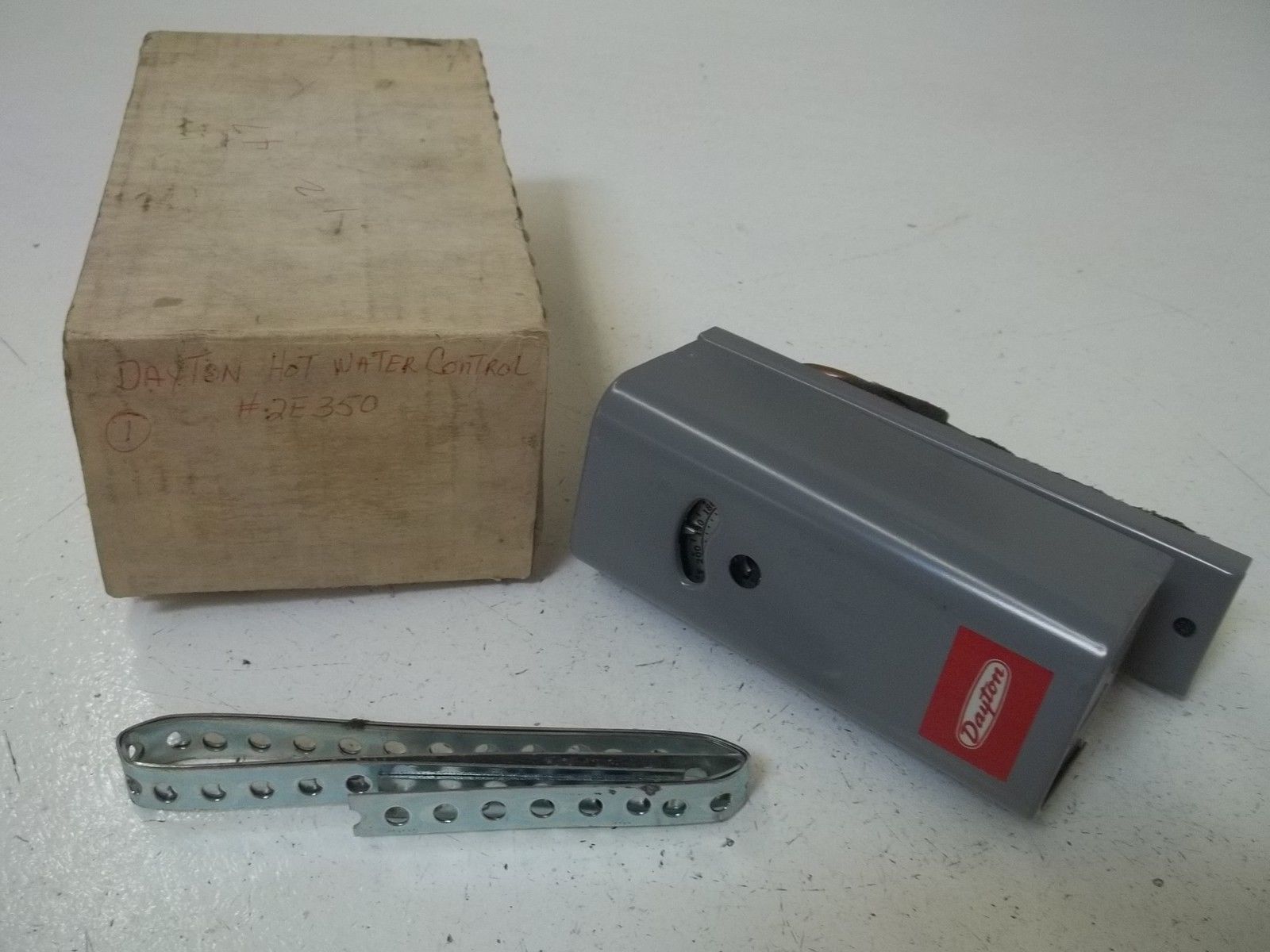 DAYTON 2E350 HOT WATER CONTROL UNMP