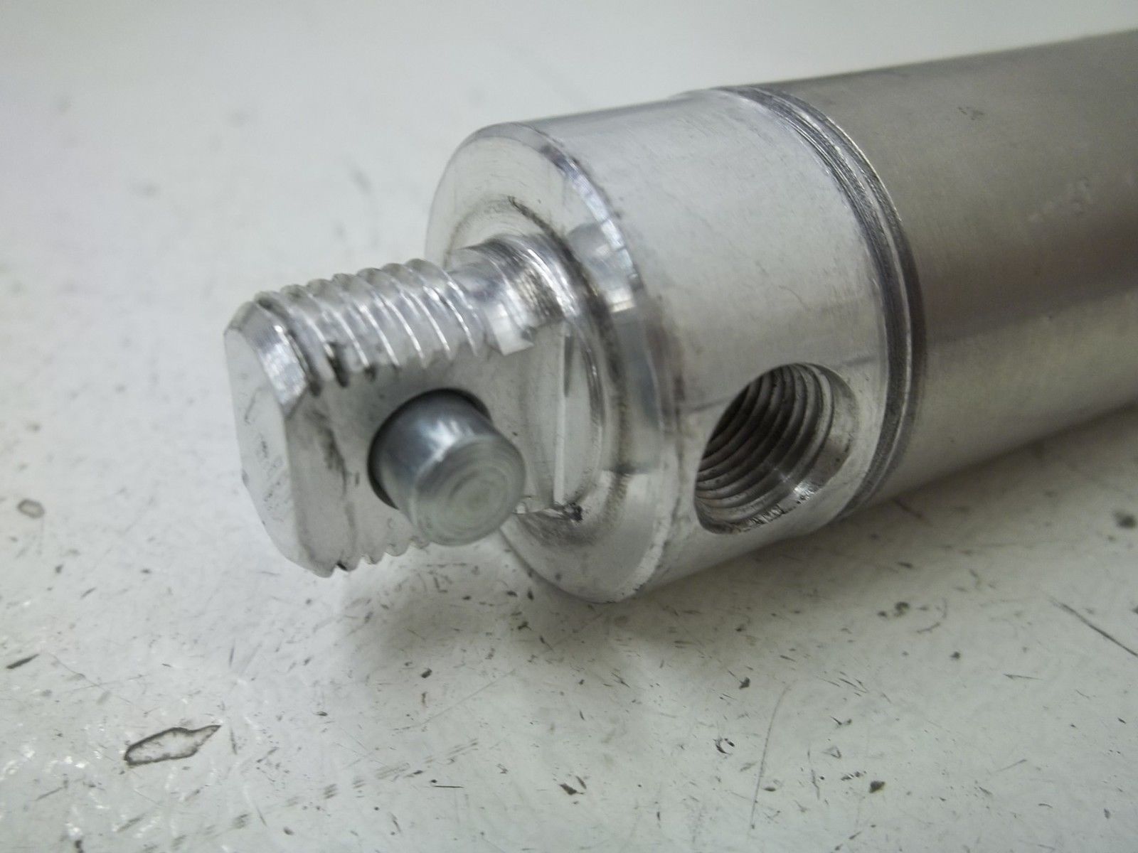 DAYTON 6W104M PNEUMATIC CYLINDER UNMP