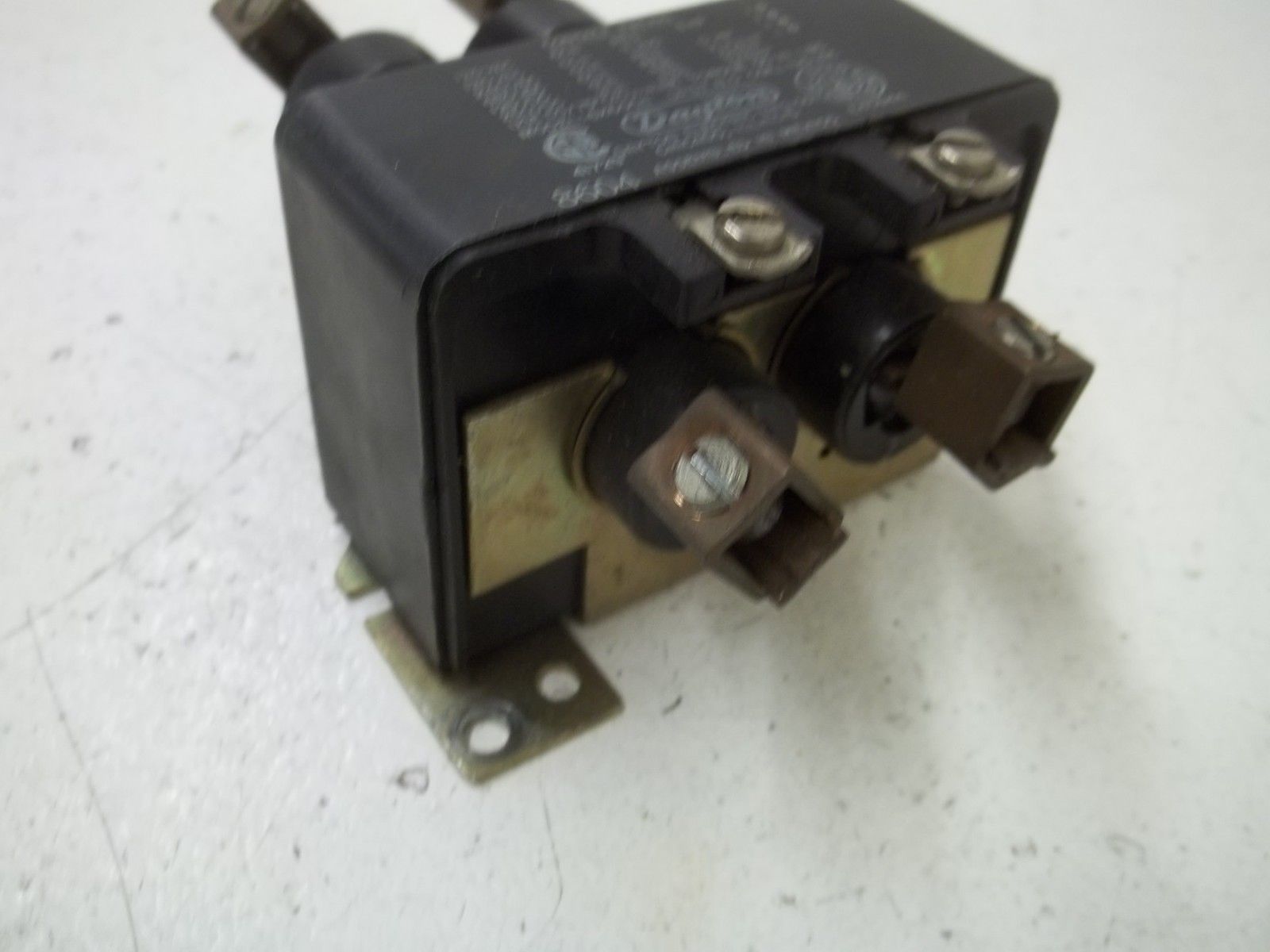 DAYTON 6X600A CONTACTOR  UNMP