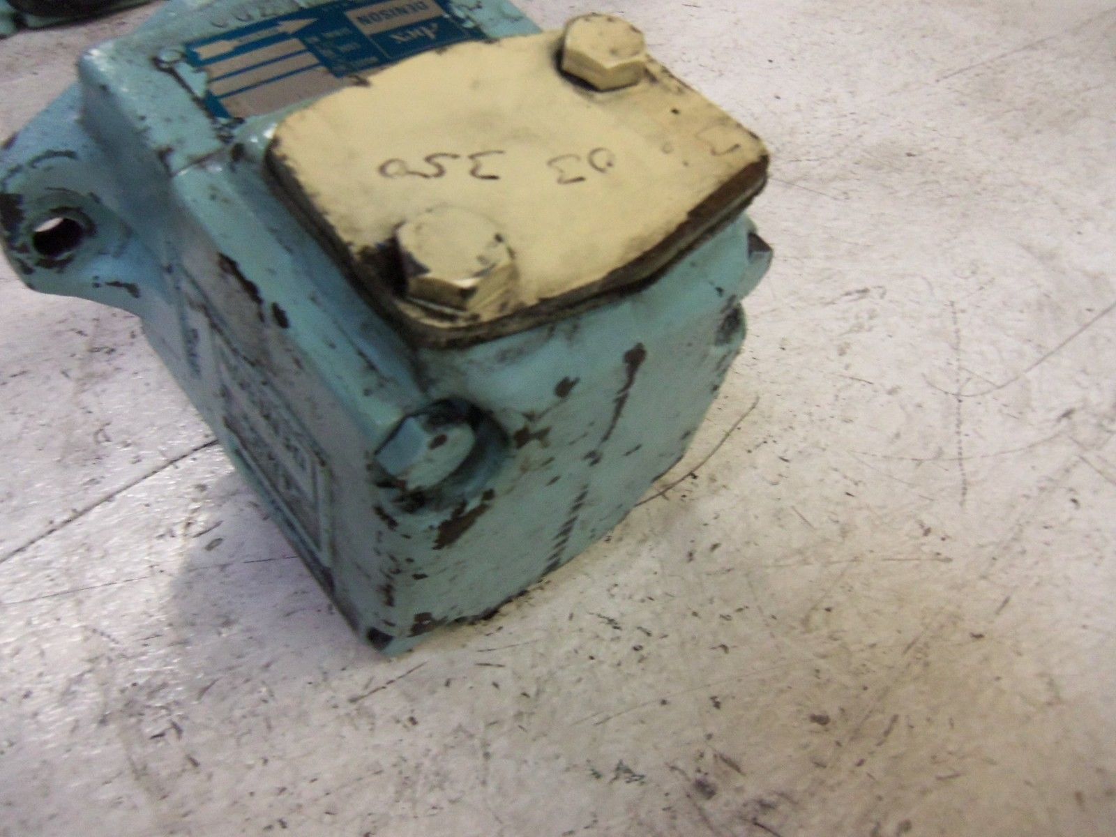 DENISON T5C-008-2L00-A1 MOTOR UNMP