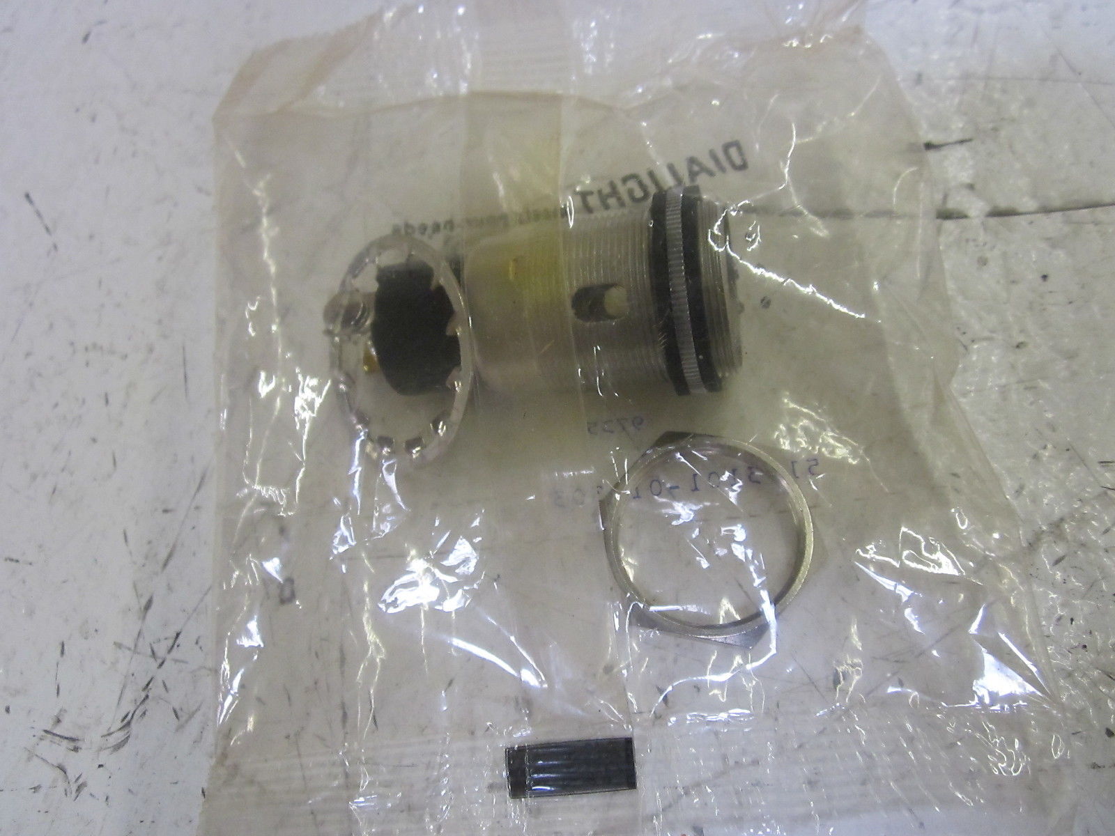 DIALIGHT 51-3101-01-303 PUSHBUTTON SWITCH 75W 125V NSMP