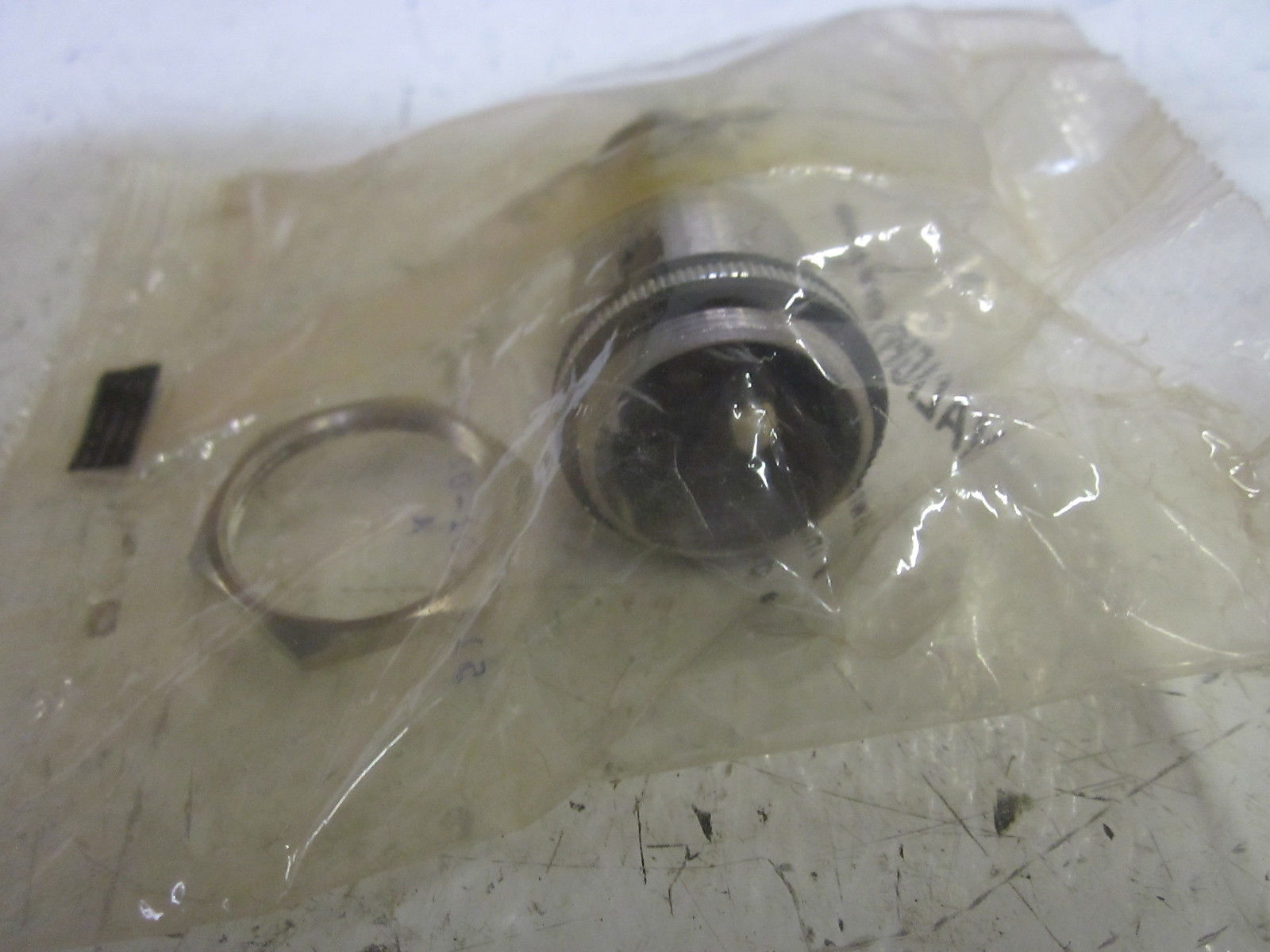DIALIGHT 51-3101-01-303 PUSHBUTTON SWITCH 75W 125V NSMP