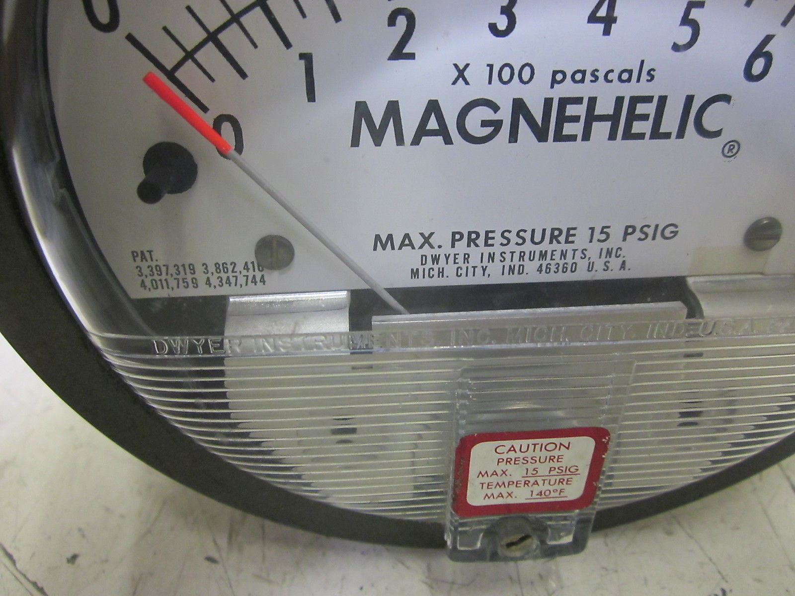 DWYER 12-168144-02 PRESSURE GAUGE 0-3 IN. OF WATER UNMP