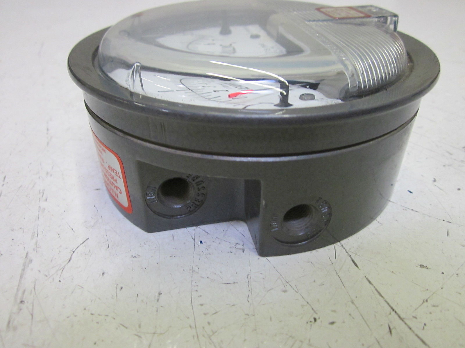 DWYER 12-168144-02 PRESSURE GAUGE 0-3 IN. OF WATER UNMP