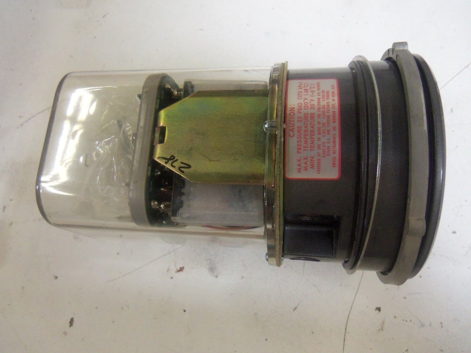 DWYER 3002C PHOTOHELIC PRESSURE GAUGE 0-2" WC  NSMP