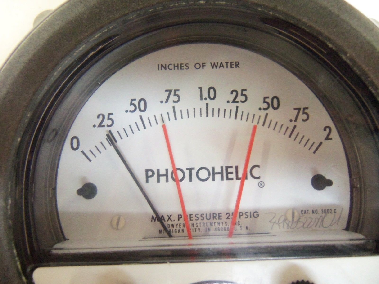 DWYER 3002C PHOTOHELIC PRESSURE GAUGE 0-2" WC  NSMP