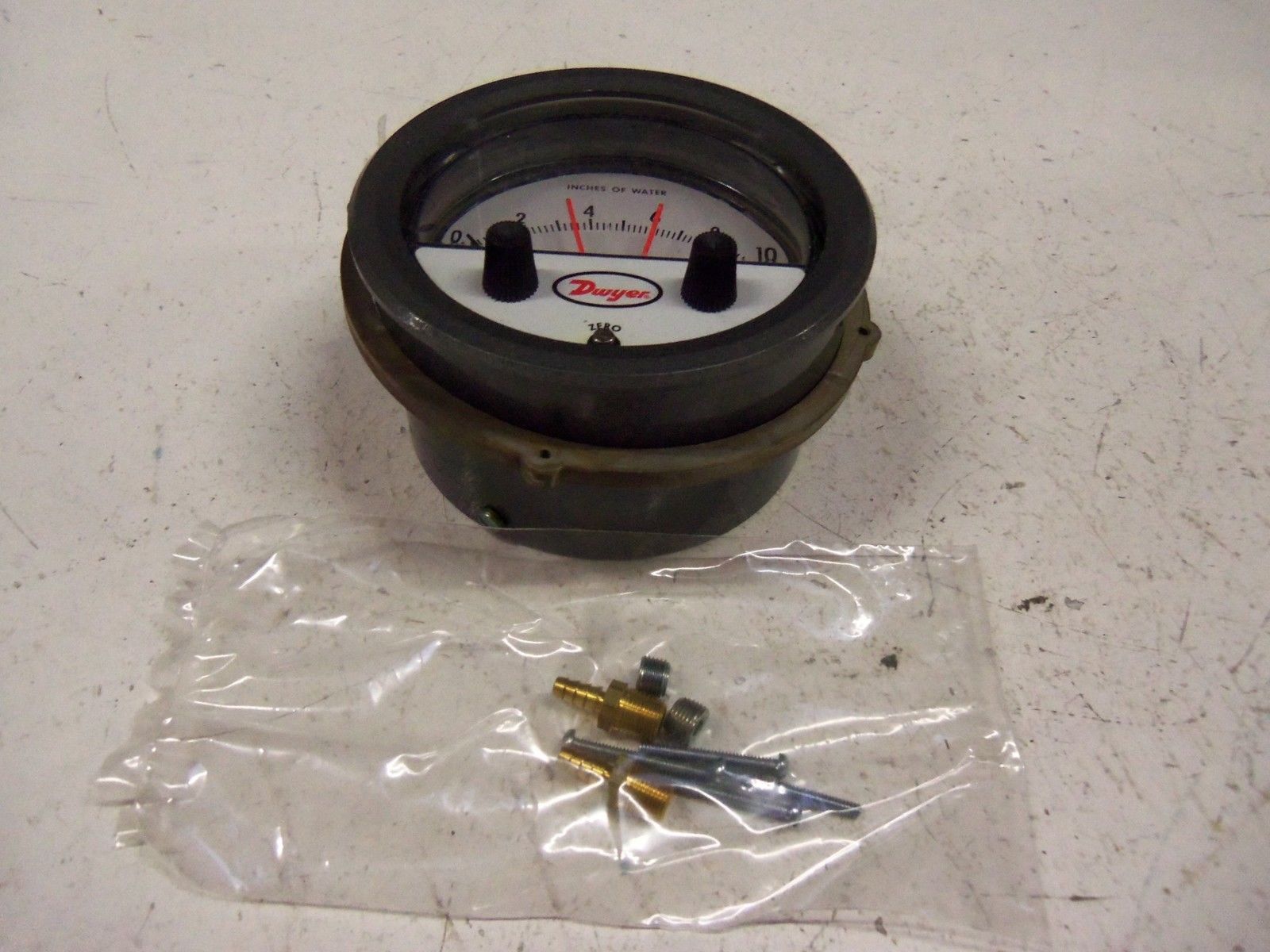 DWYER PHOTOHELIC 3010-LB PRESSURE GAUGE 0-10 W.C. NSMP