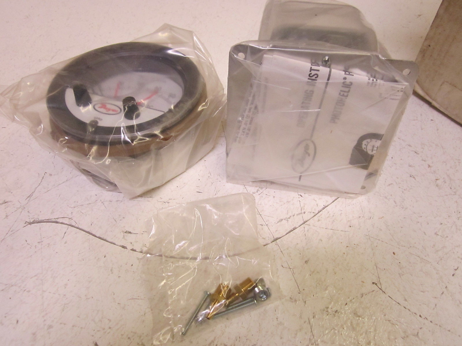 DWYER 3100-RMR  0-100 IN. NSMP