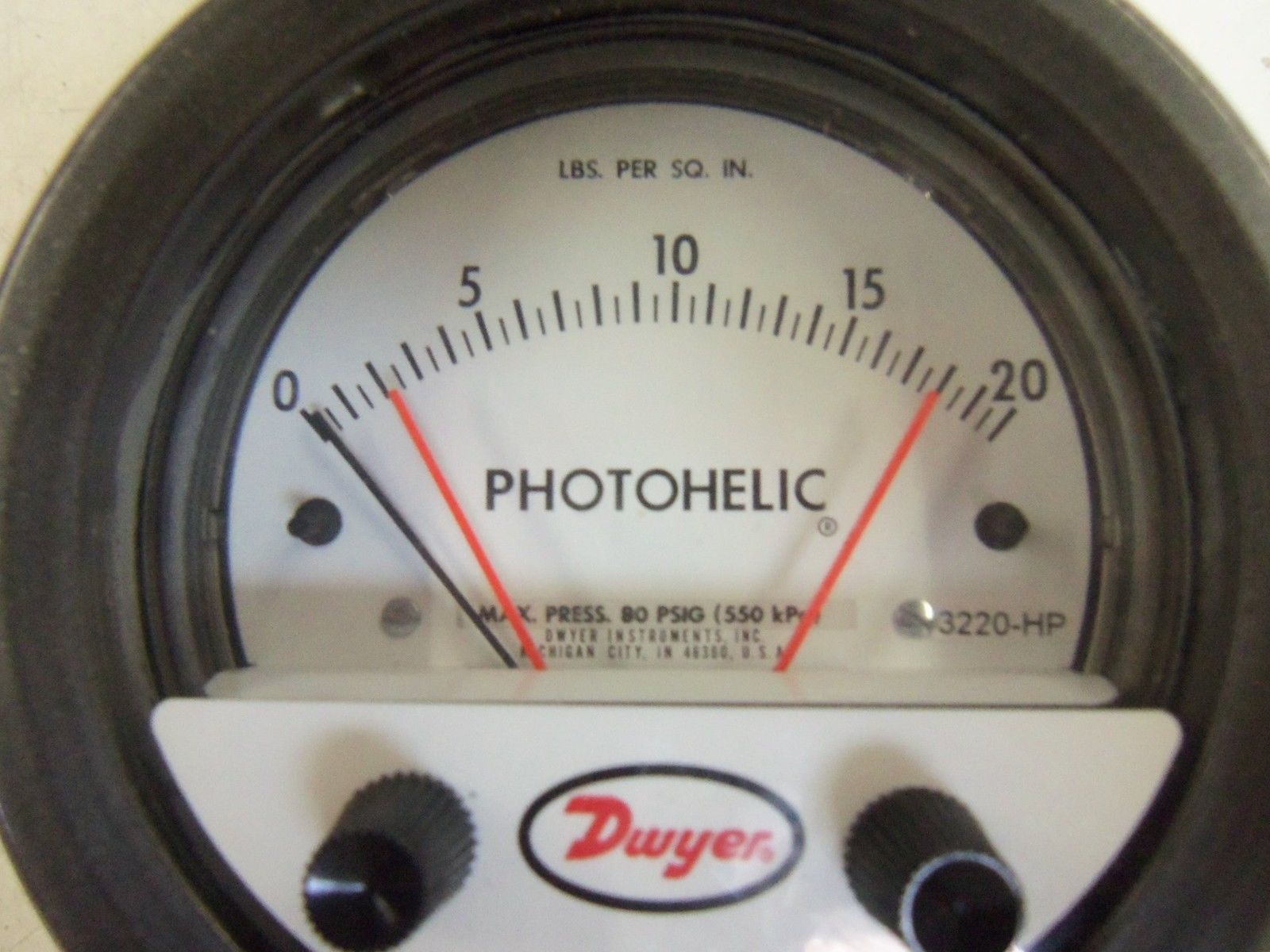 DWYER PHOTOHELIC 3220-HP PRESSURE SWITCH GAGE 0-20 LBS. PER SQ. IN.NSNP