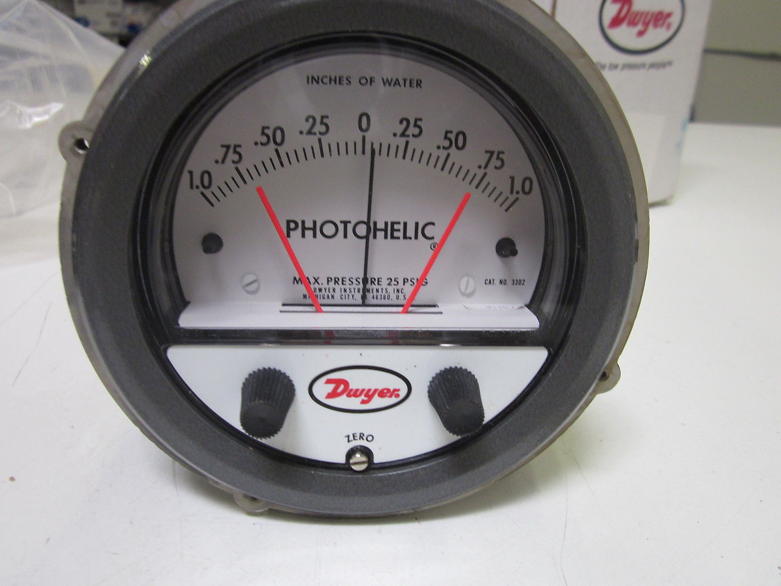 DWYER PHOTOHELIC 3302 PRESSURE SWITCH 1-1 IN. OF WATER *NEW NO BOX*