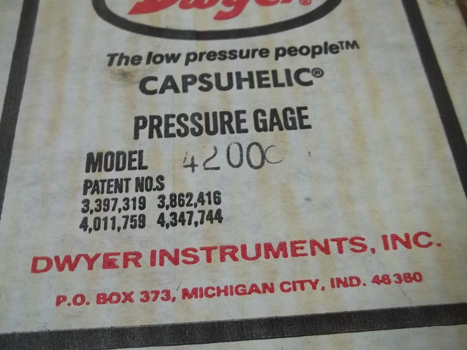 DWYER 4200C PRESSURE GAGE 0-200PSI NSMP