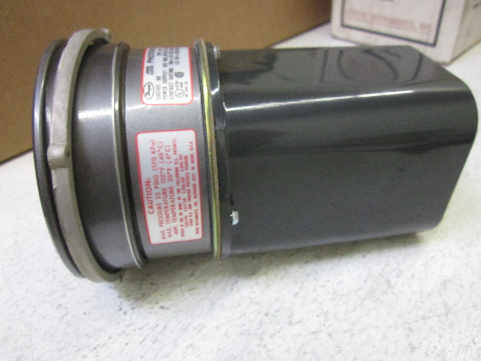 DWYER A300 0-1.0 IN OF WATER NSMP