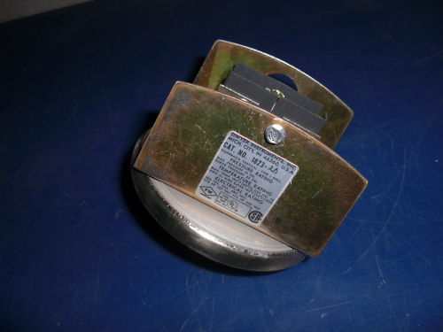 DWYER 1823-20 PRESSURE SWITCH (AS PICTURED) *USED*