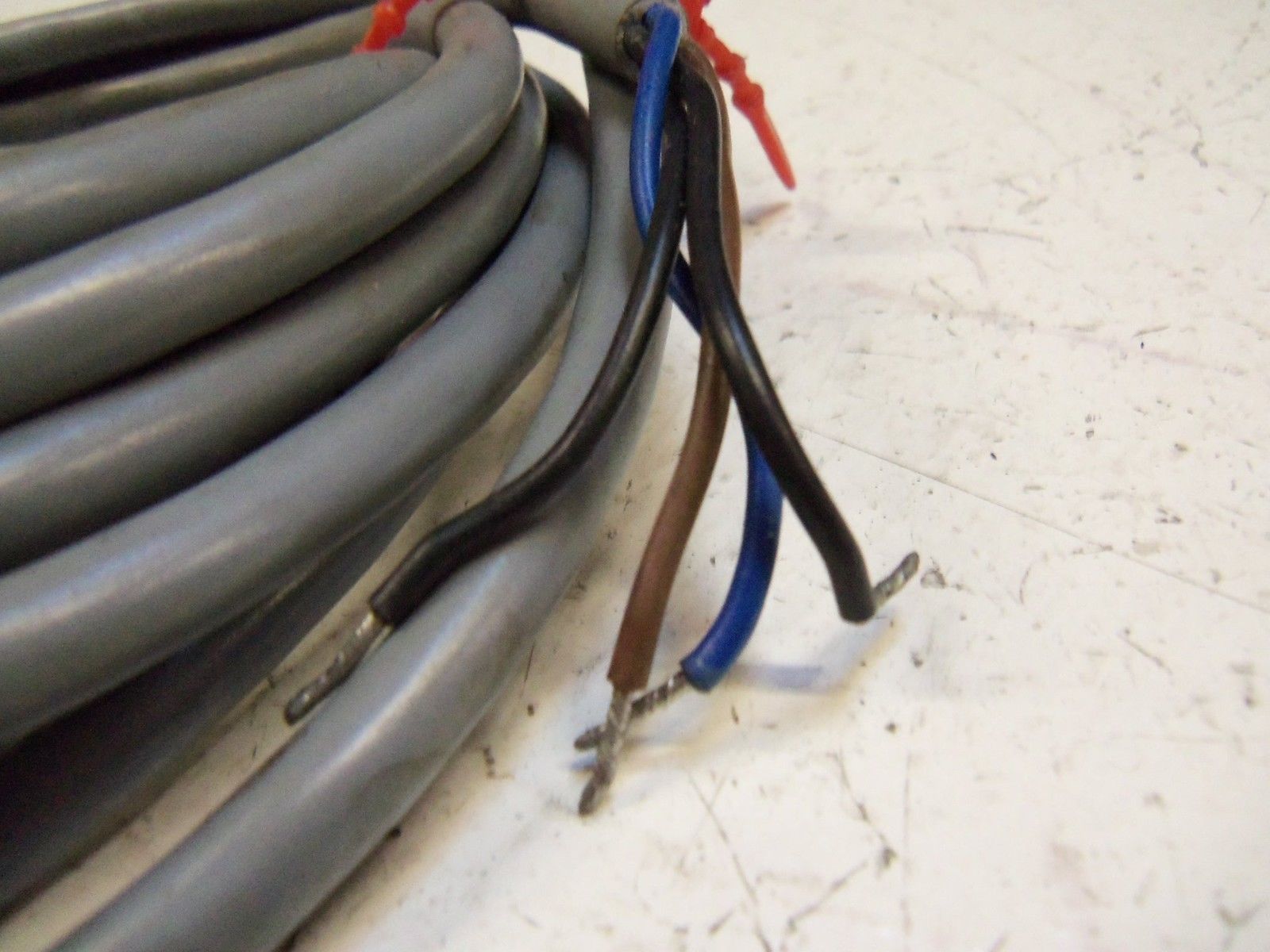 E57MC18T101 PROXIMITY SENSOR UNMP