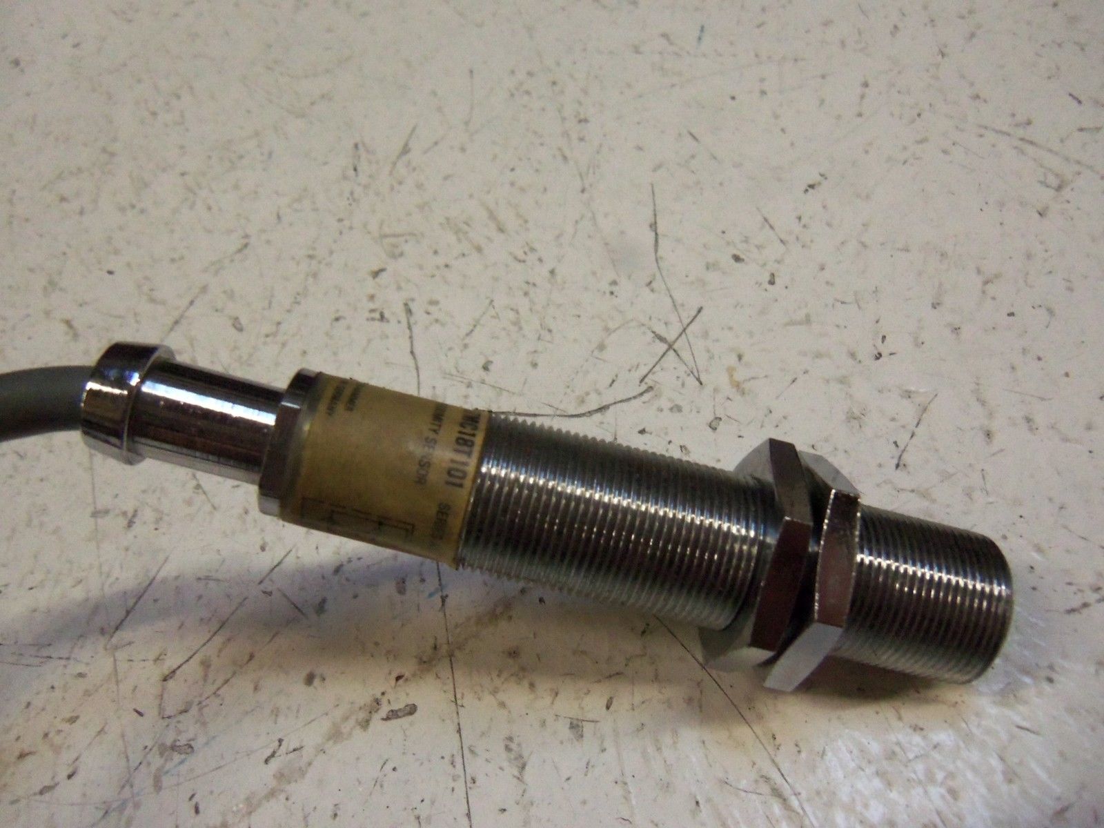 E57MC18T101 PROXIMITY SENSOR UNMP