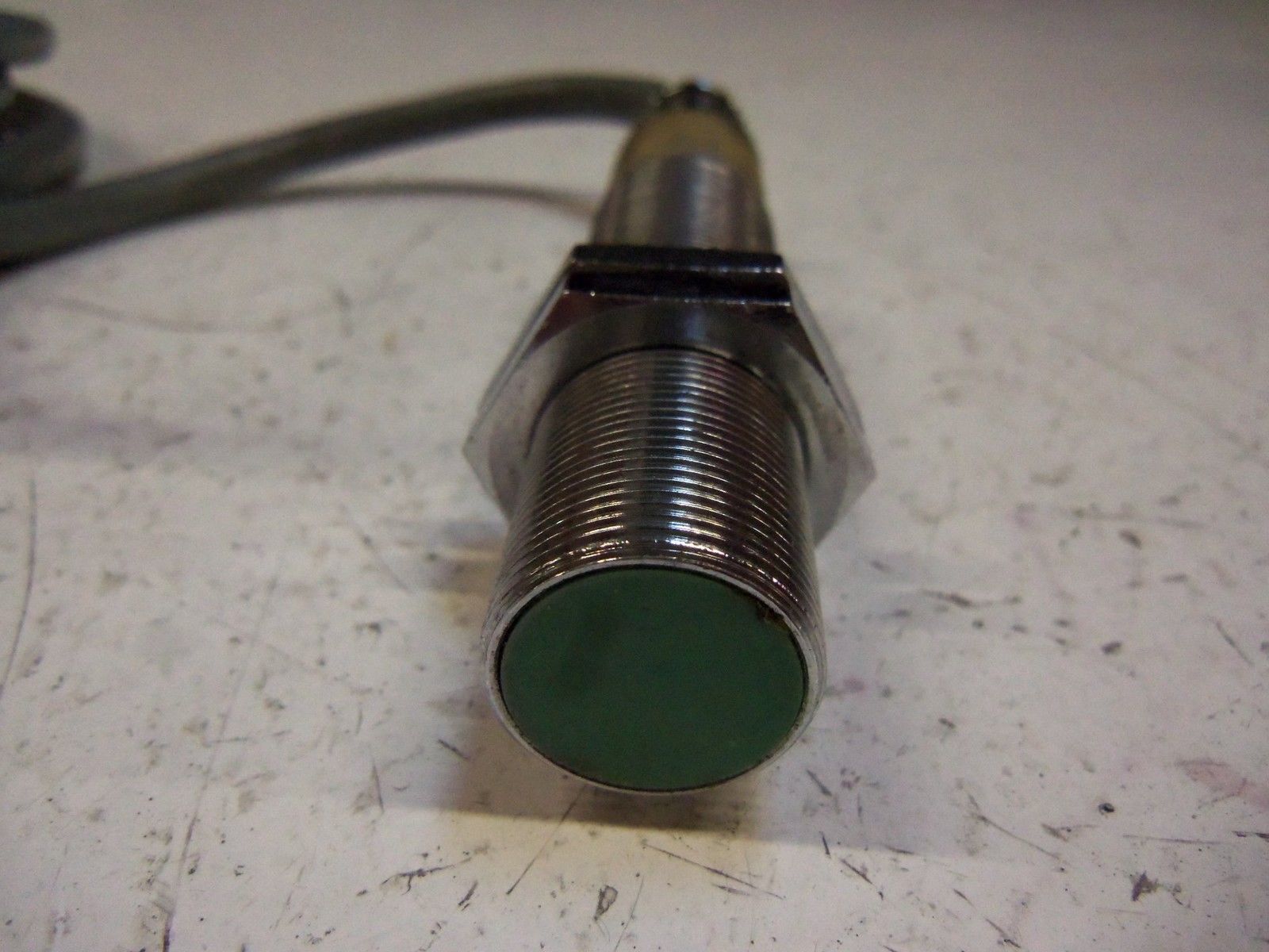 E57MC18T101 PROXIMITY SENSOR UNMP