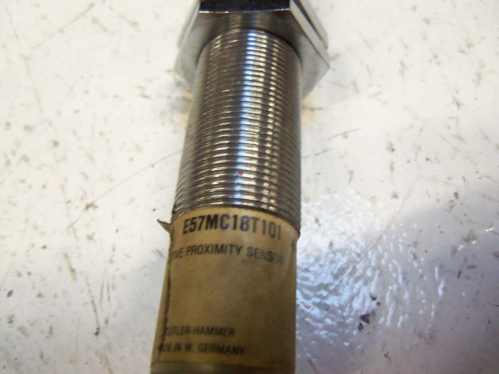 E57MC18T101 PROXIMITY SENSOR UNMP