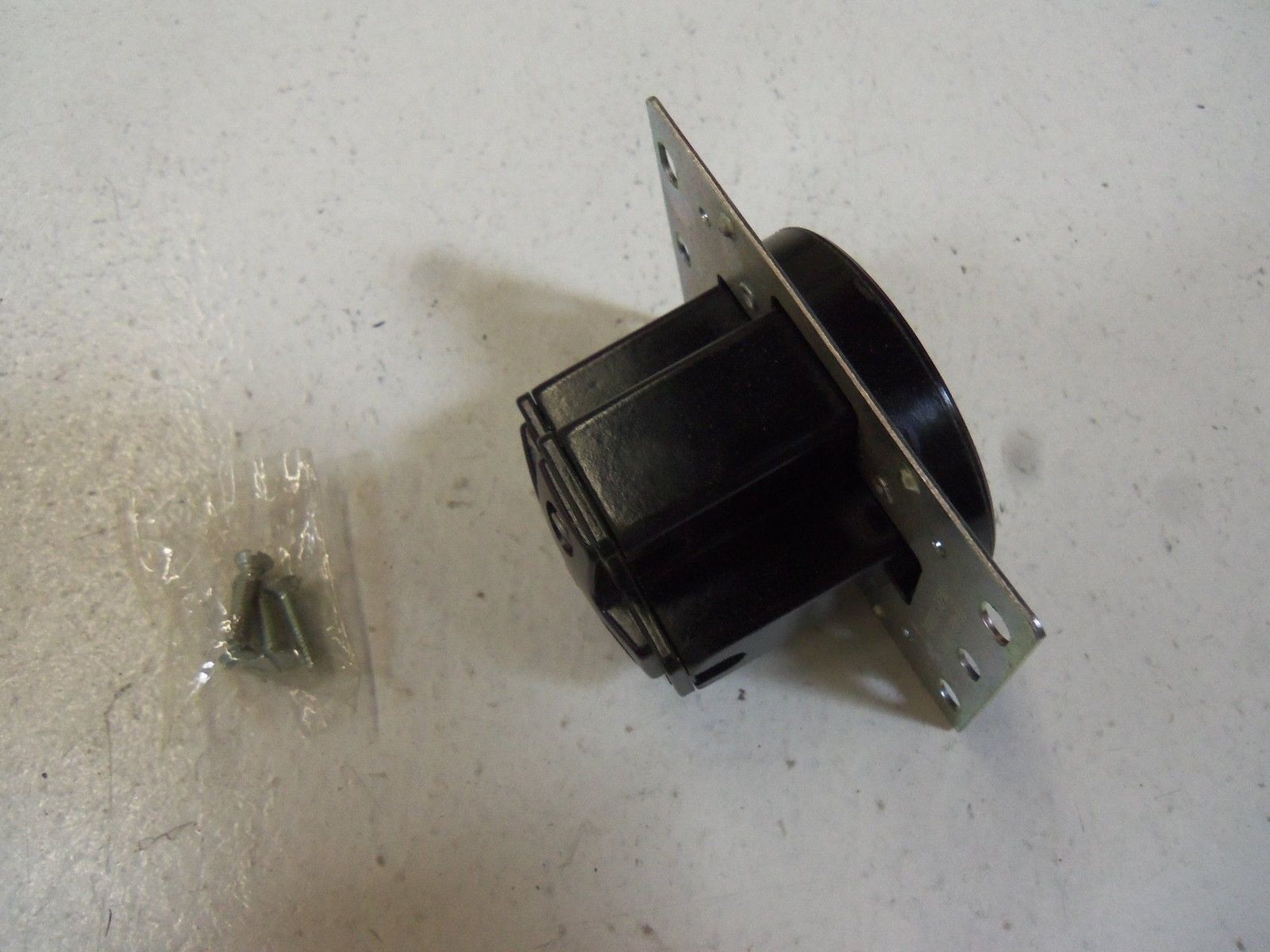 EAGLE FLUSH RECEPTACLE 1258-BOX UNMP