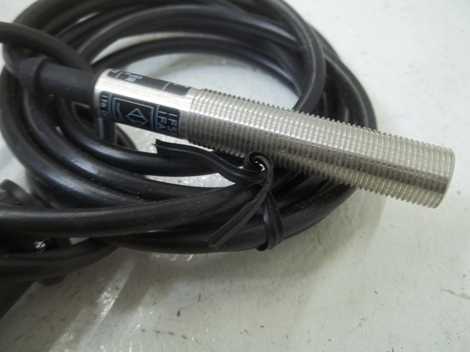 IFM EFECTOR IF5860 INDUCTIVE PROXIMITY SENSOR UNMP