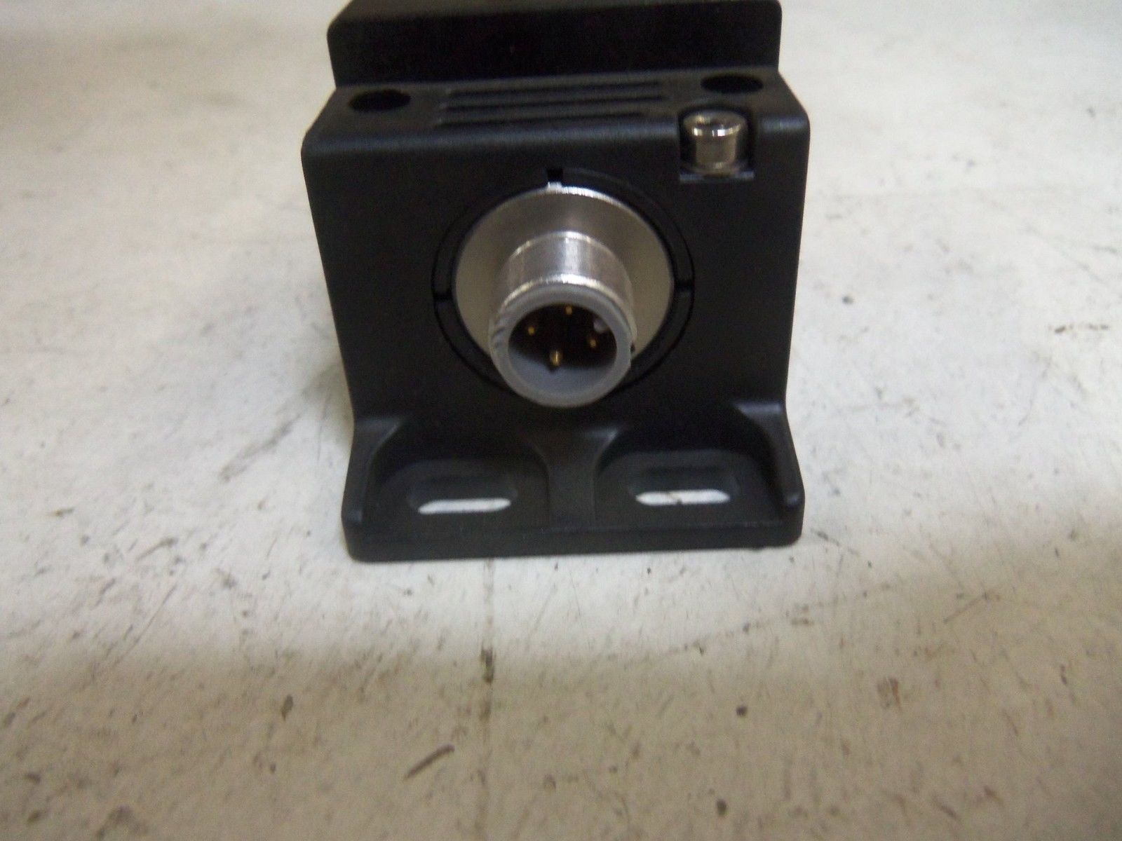 IFM EFECTOR IM5053 IMC3035-BPKG/US INDUCTIVE PROXIMITY SENSOR UNMP