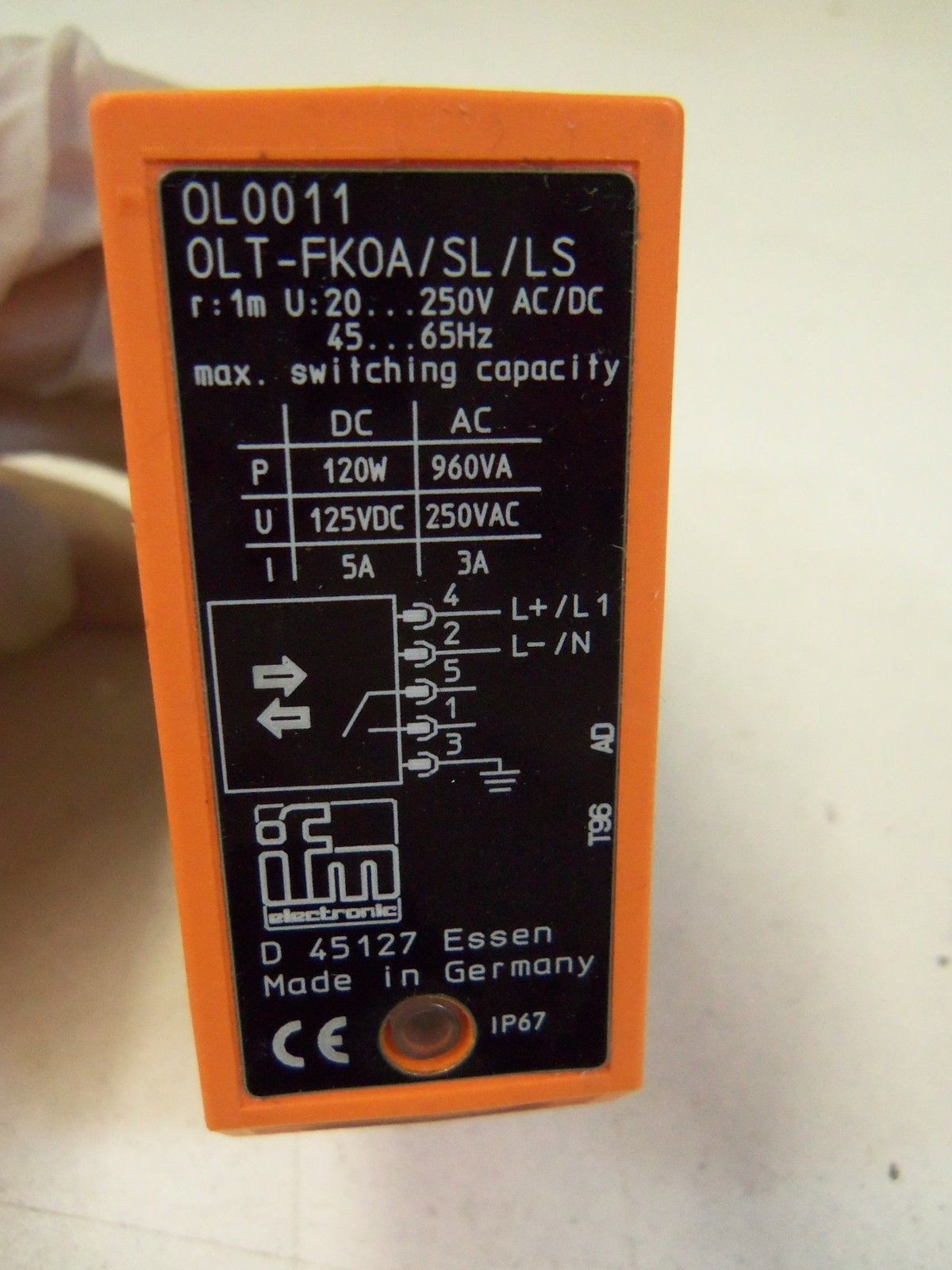 IFM EFECTOR OL0011 DIFFUSE REFLCTION SENSOR *NEW IN BOX*